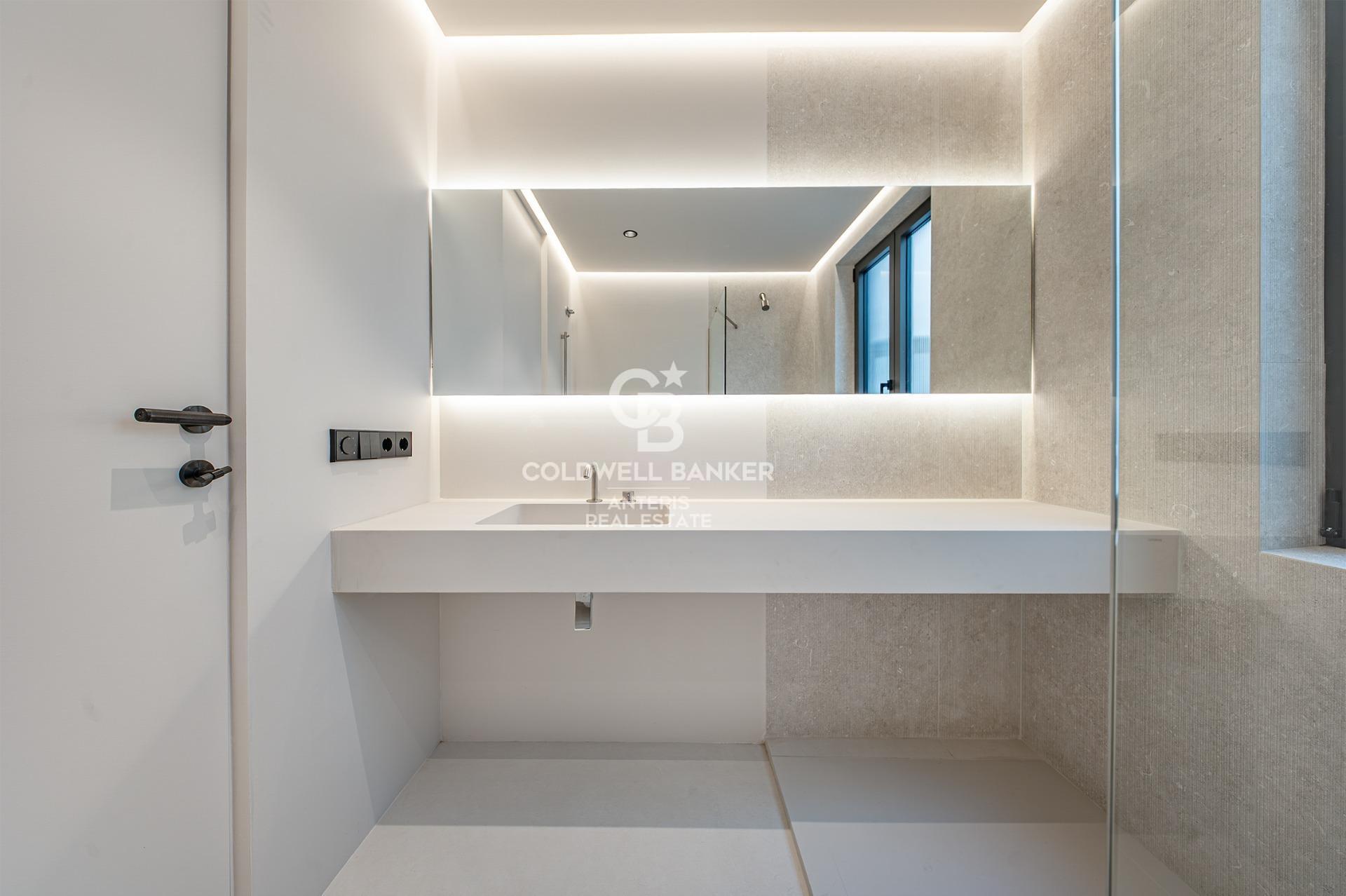 Luksusowy, odnowiony penthouse z tarasem