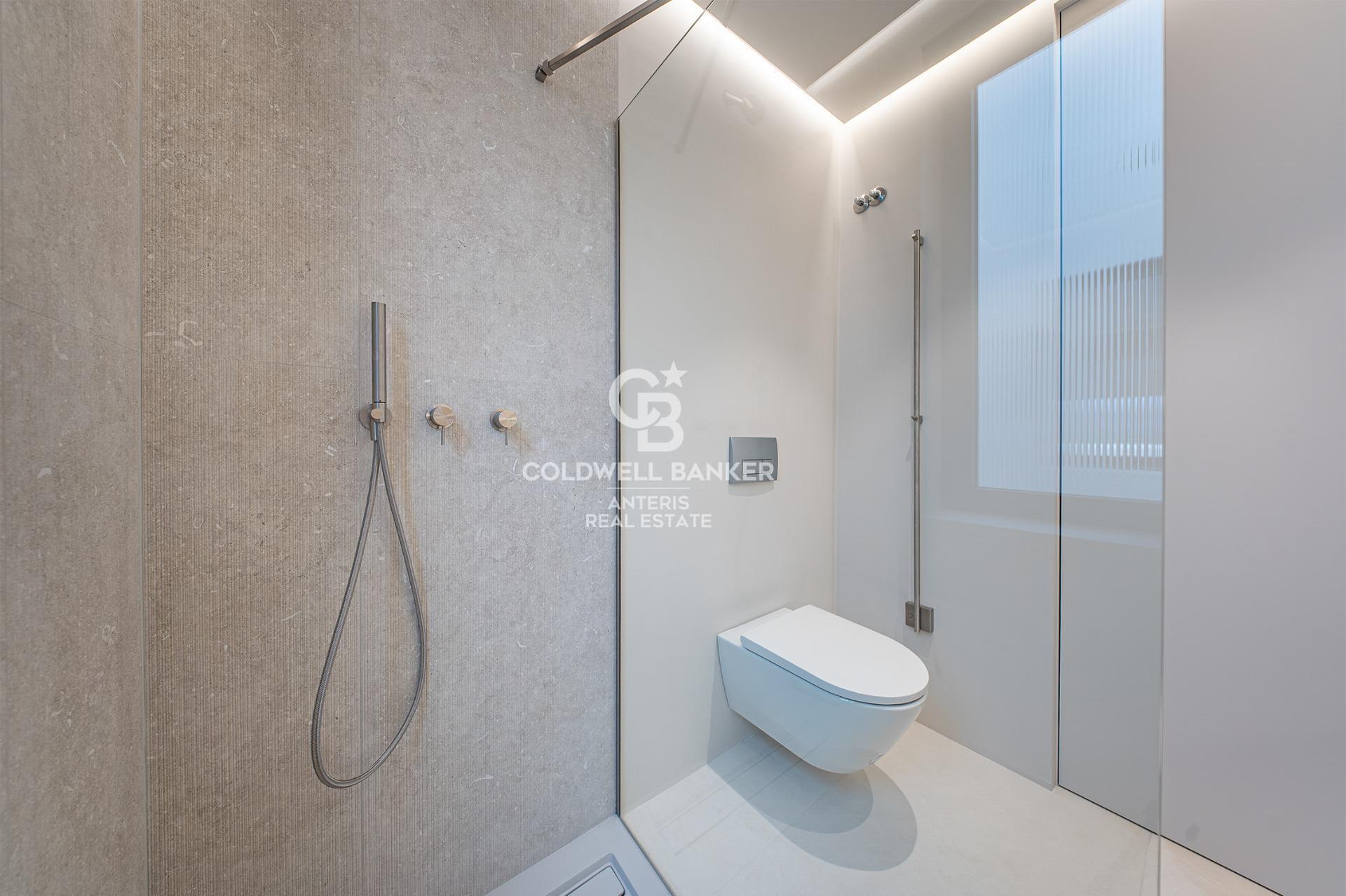 Luksusowy, odnowiony penthouse z tarasem