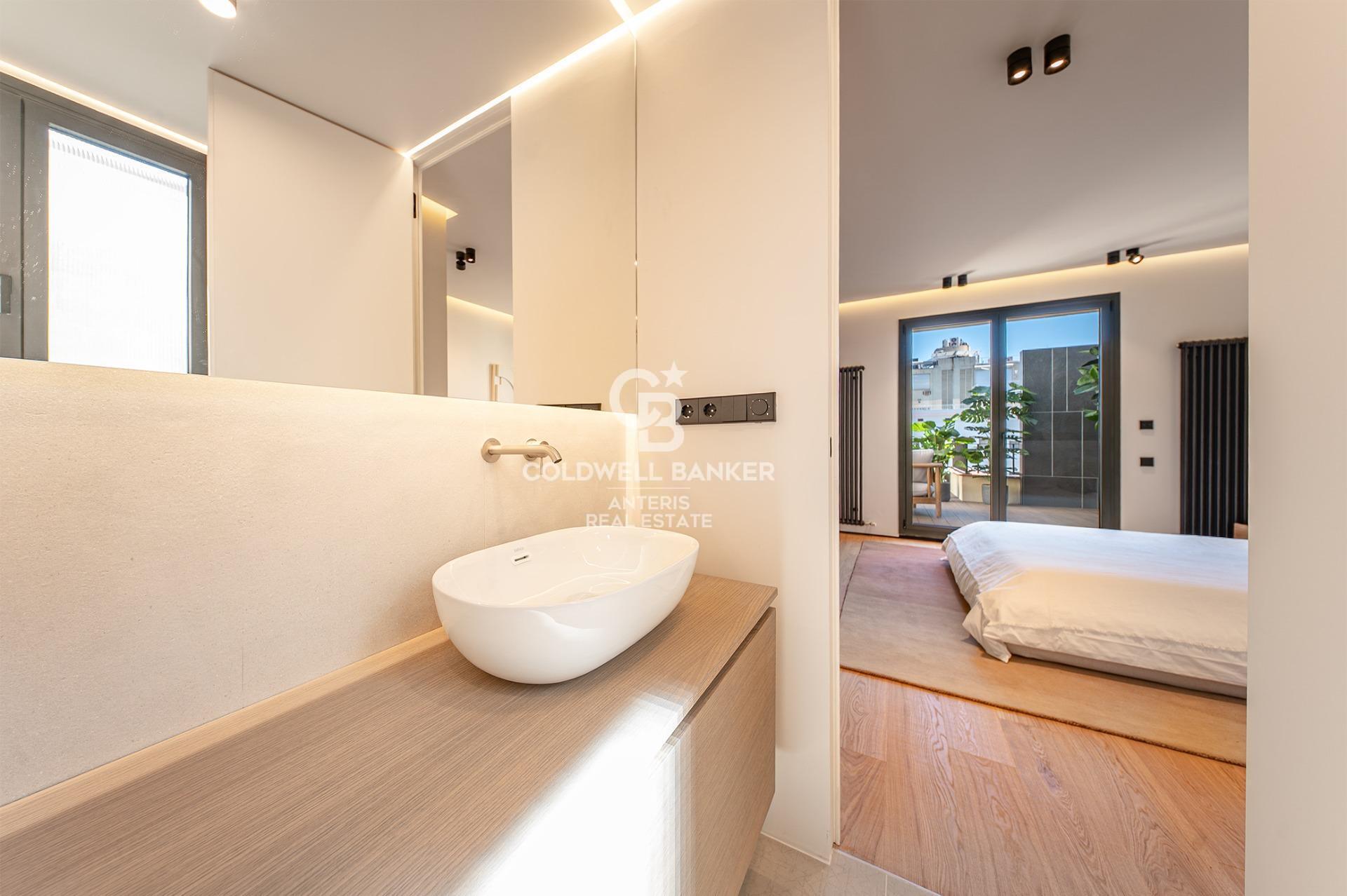 Luksusowy, odnowiony penthouse z tarasem