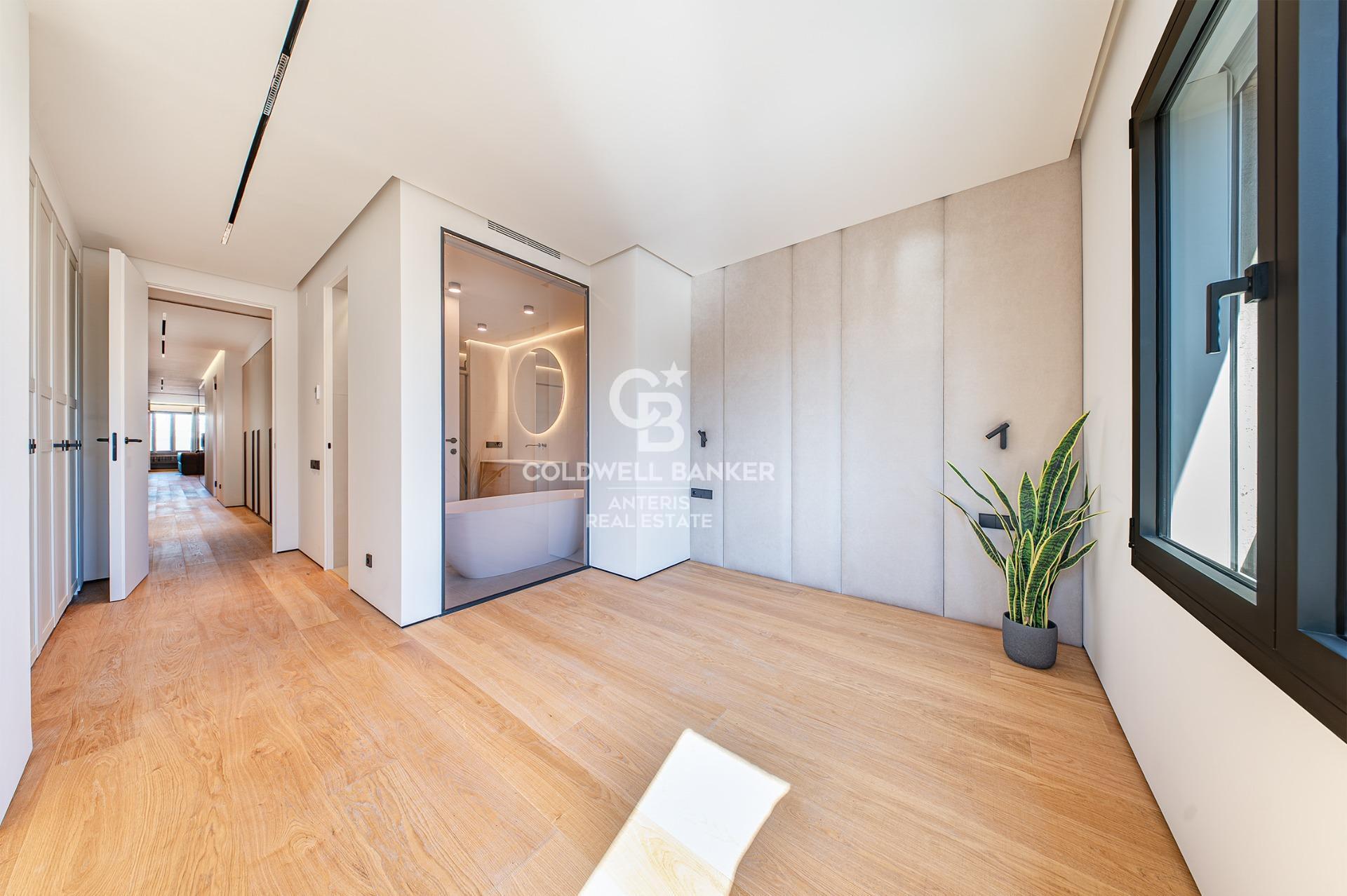 Luksusowy, odnowiony penthouse z tarasem