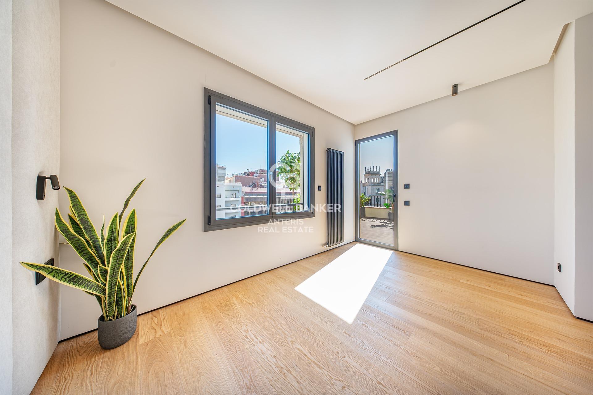 Luksusowy, odnowiony penthouse z tarasem