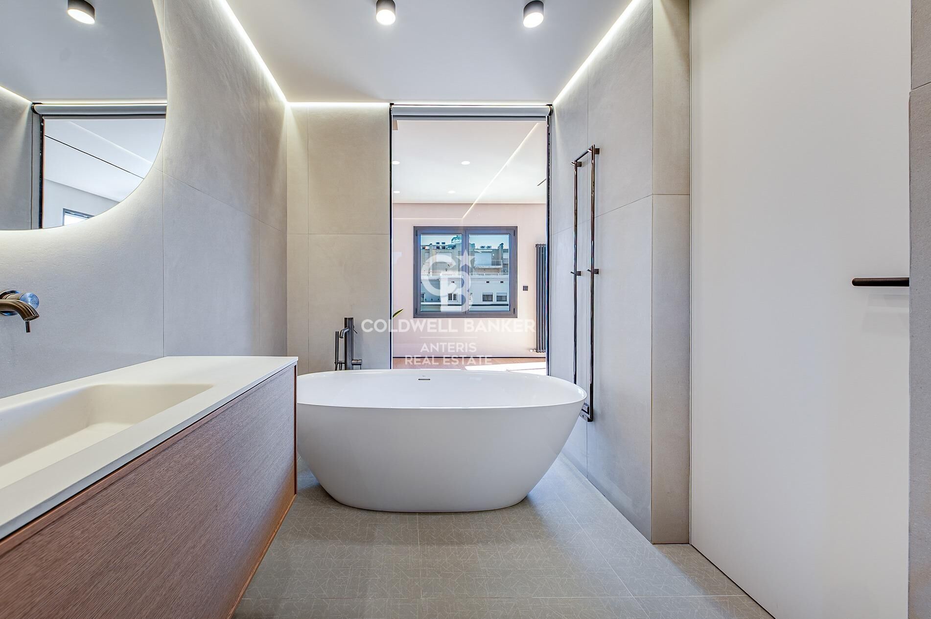 Luksusowy, odnowiony penthouse z tarasem