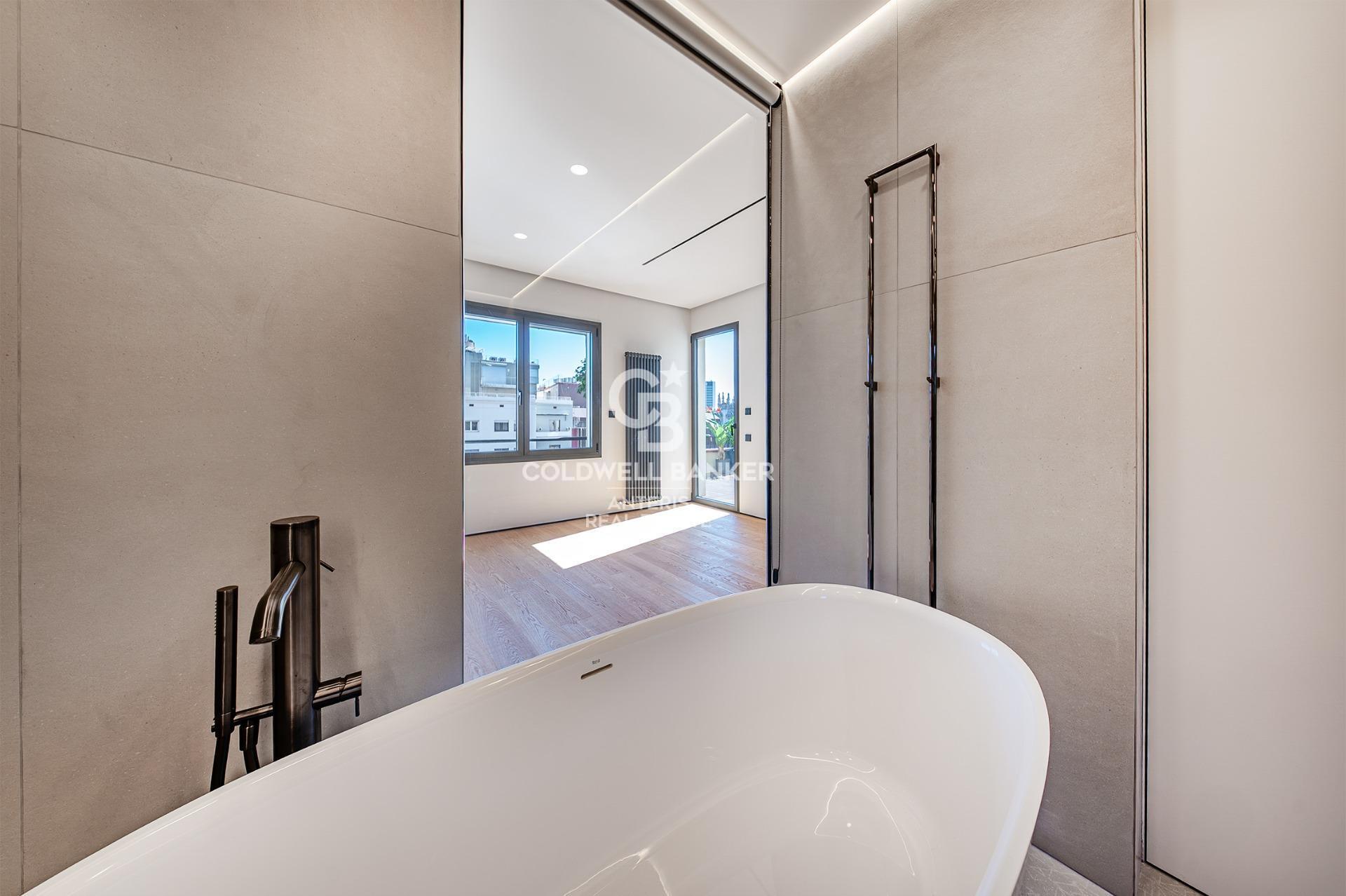 Luksusowy, odnowiony penthouse z tarasem