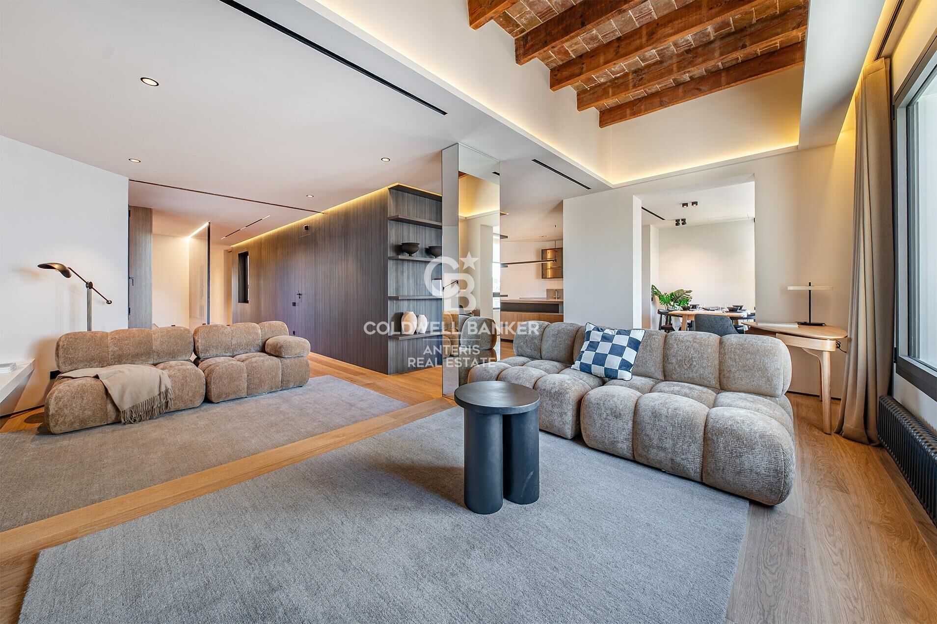 Luksusowy, odnowiony penthouse z tarasem