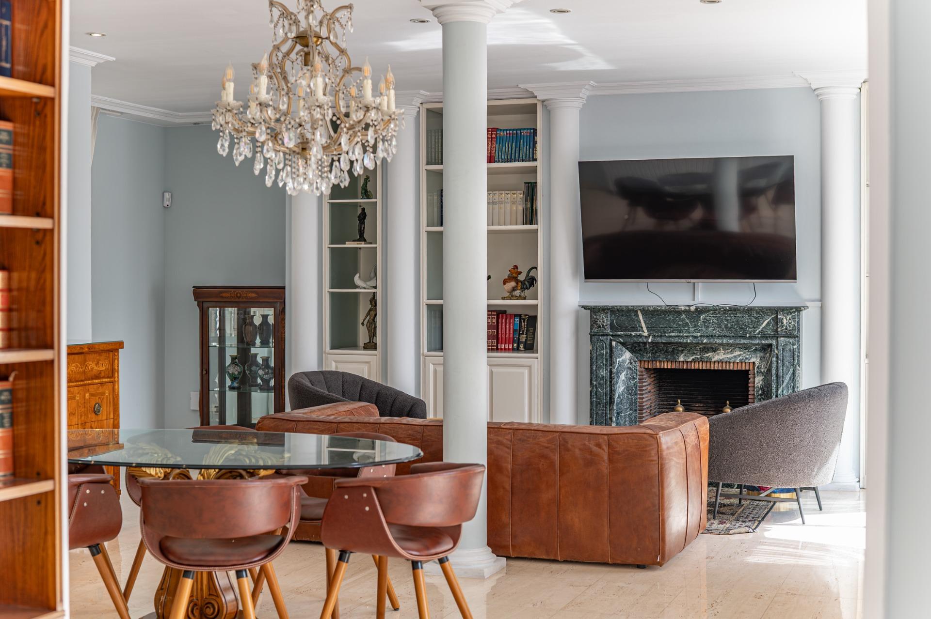 Ático en finca regia con terraza y plaza de parking en finca, situado a pocos pasos de Passeig de Gràcia y Rambla de Catalunya