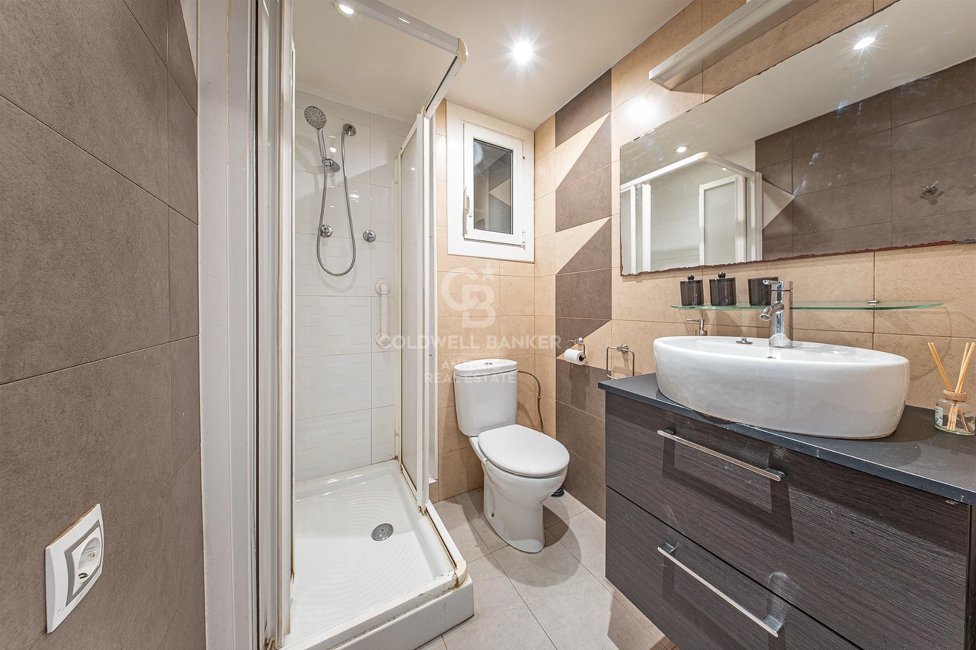 Bright apartment with terrace in Camp d’En Grassot–Gràcia Nova