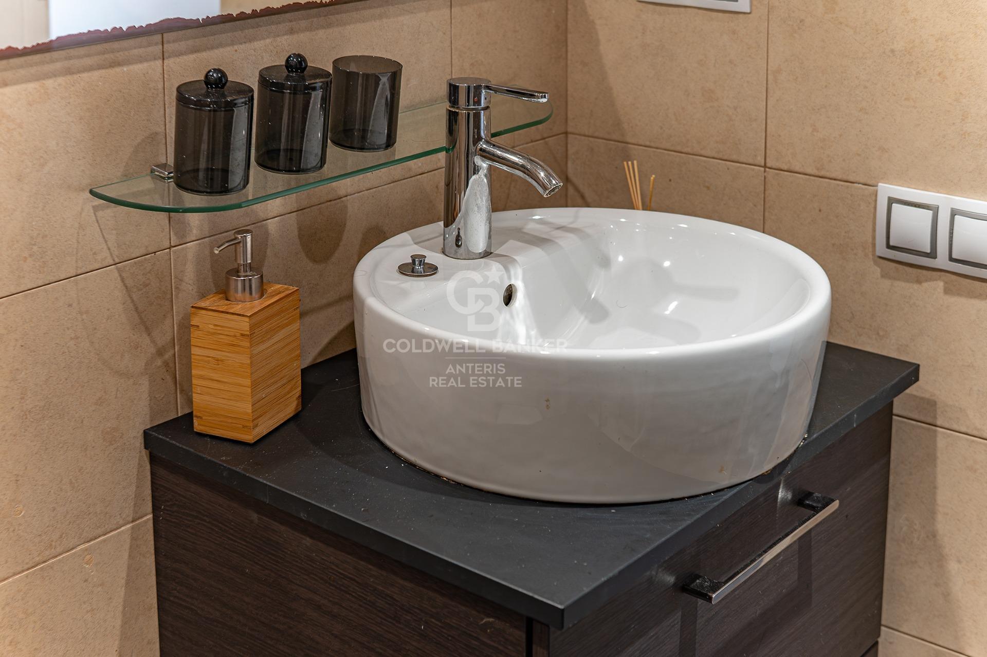 Bright apartment with terrace in Camp d’En Grassot–Gràcia Nova