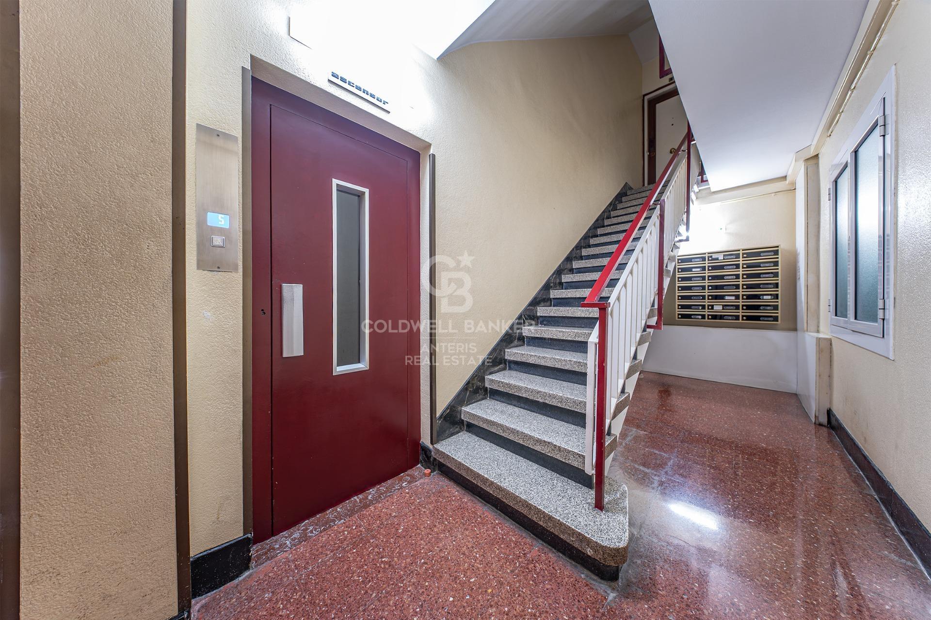 Bright apartment with terrace in Camp d’En Grassot–Gràcia Nova