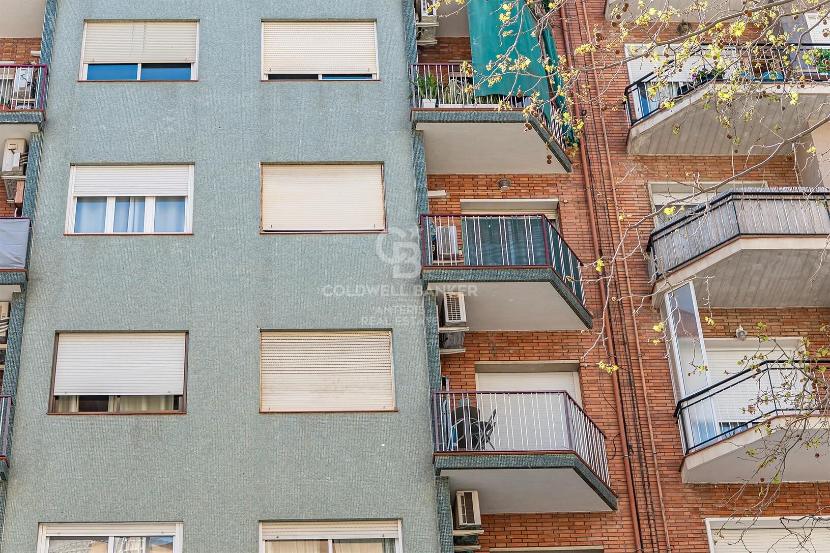 Bright apartment with terrace in Camp d’En Grassot–Gràcia Nova