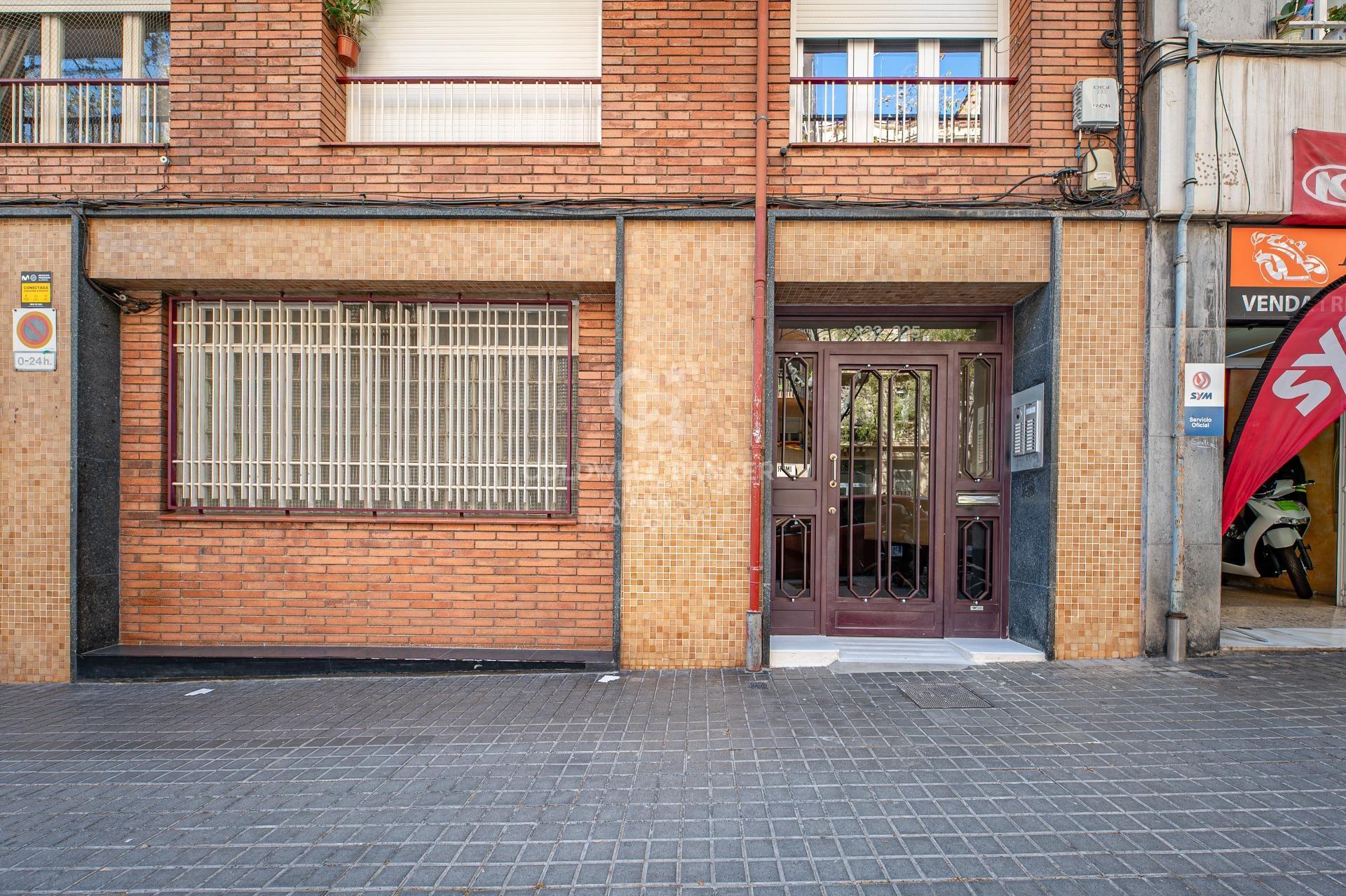 Bright apartment with terrace in Camp d’En Grassot–Gràcia Nova