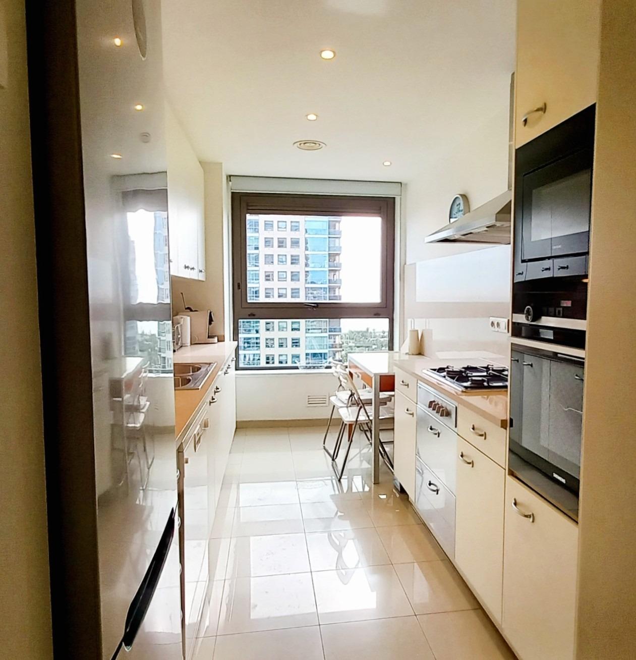 LUXURY: Spectacular 14th floor apartment in Diagonal Mar