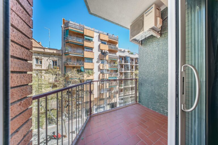 Bright apartment with terrace in Camp d’En Grassot–Gràcia Nova