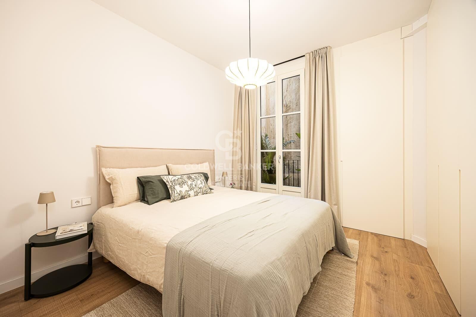 Bright exterior apartment in a classic building on Aribau Street