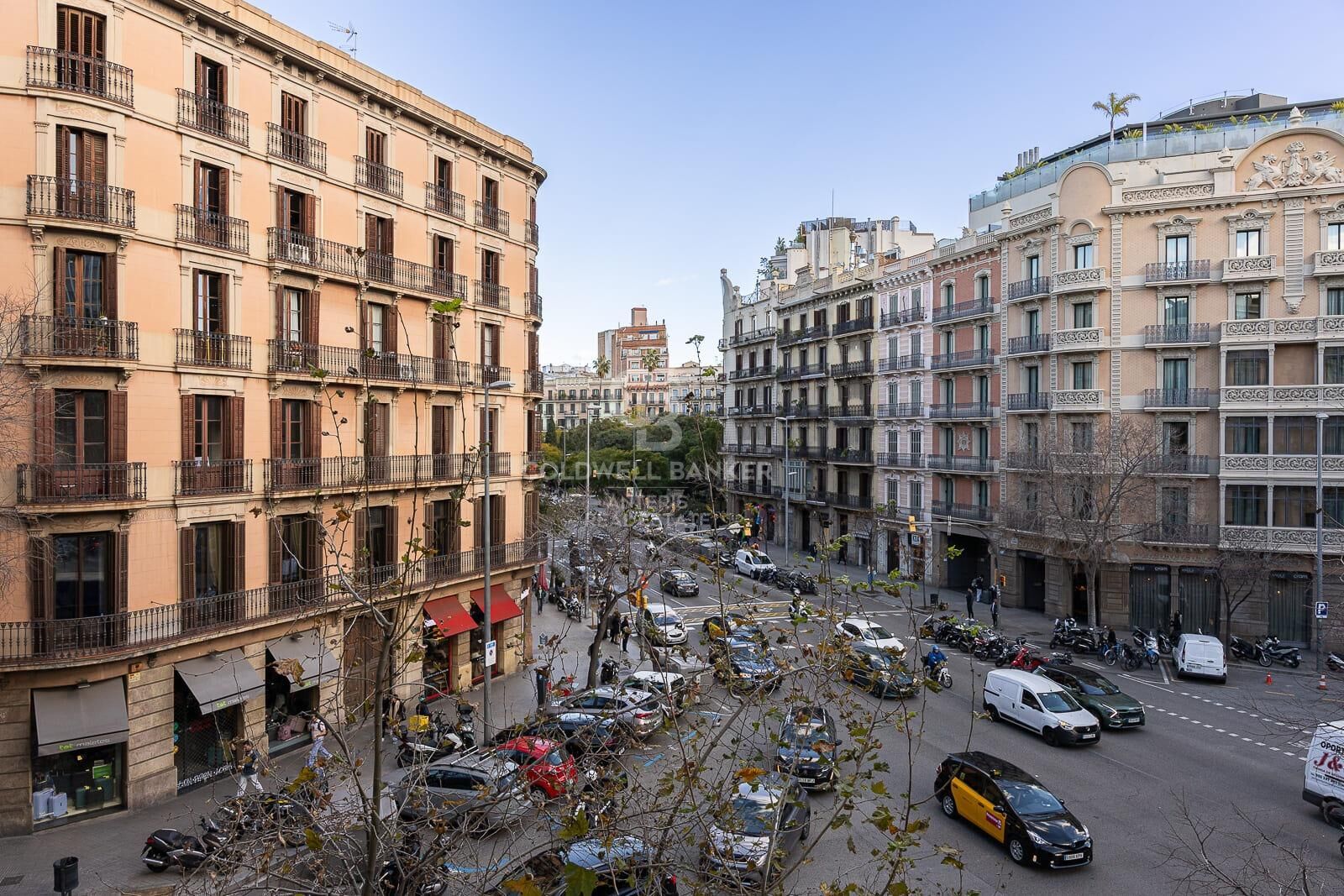 Bright exterior apartment in a classic building on Aribau Street