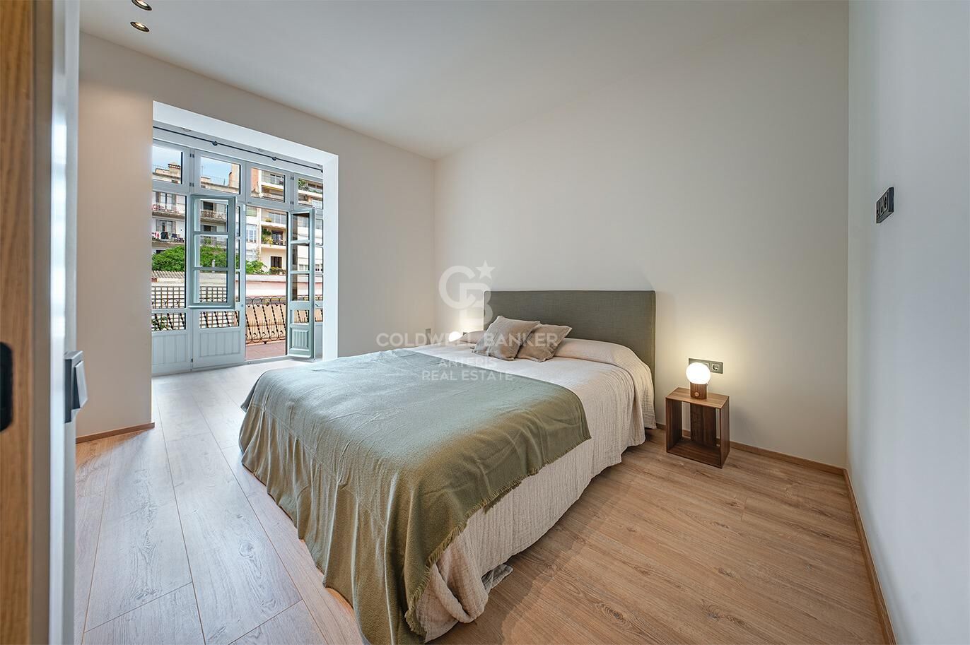 Piso en venta reformado a estrenar ubicado en el Quadrat d’Or con balcones y una pequeña terraza