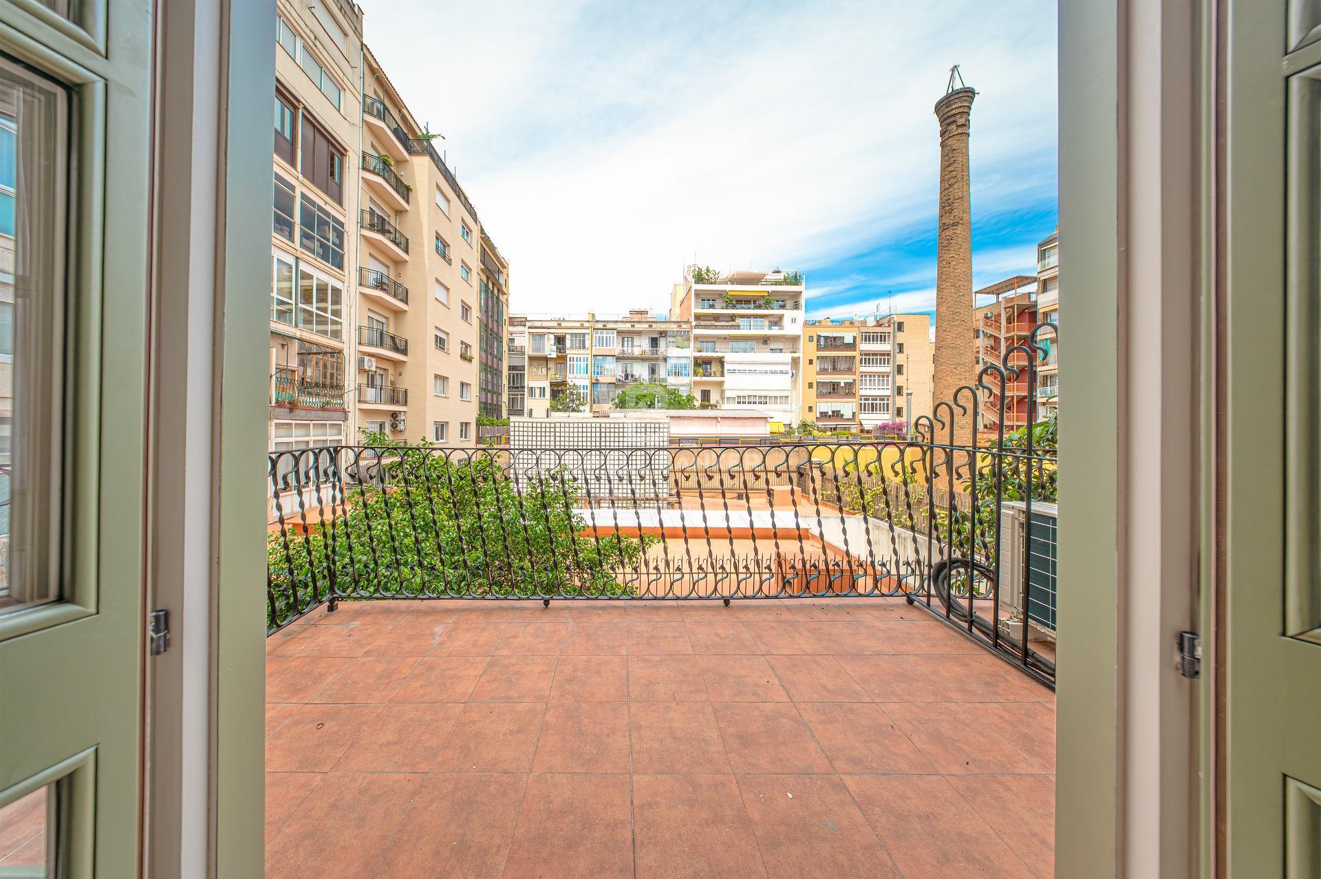 Piso en venta reformado a estrenar ubicado en el Quadrat d’Or con balcones y una pequeña terraza