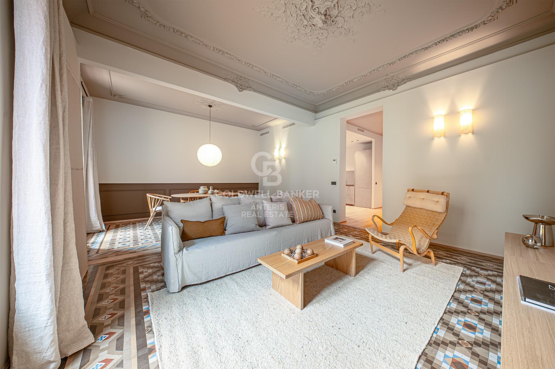Piso en venta reformado a estrenar ubicado en el Quadrat d’Or con balcones y una pequeña terraza