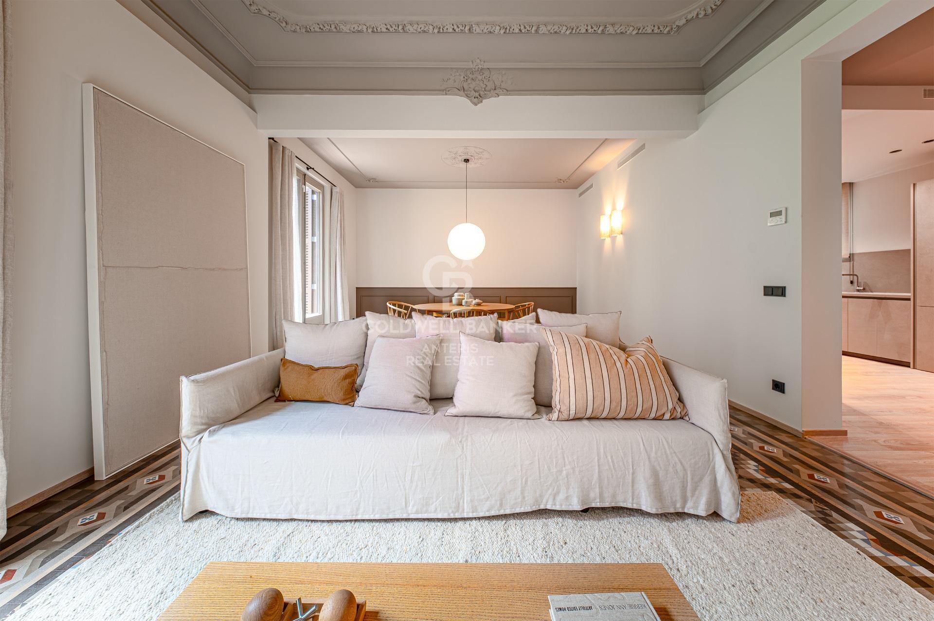 Piso en venta reformado a estrenar ubicado en el Quadrat d’Or con balcones y una pequeña terraza