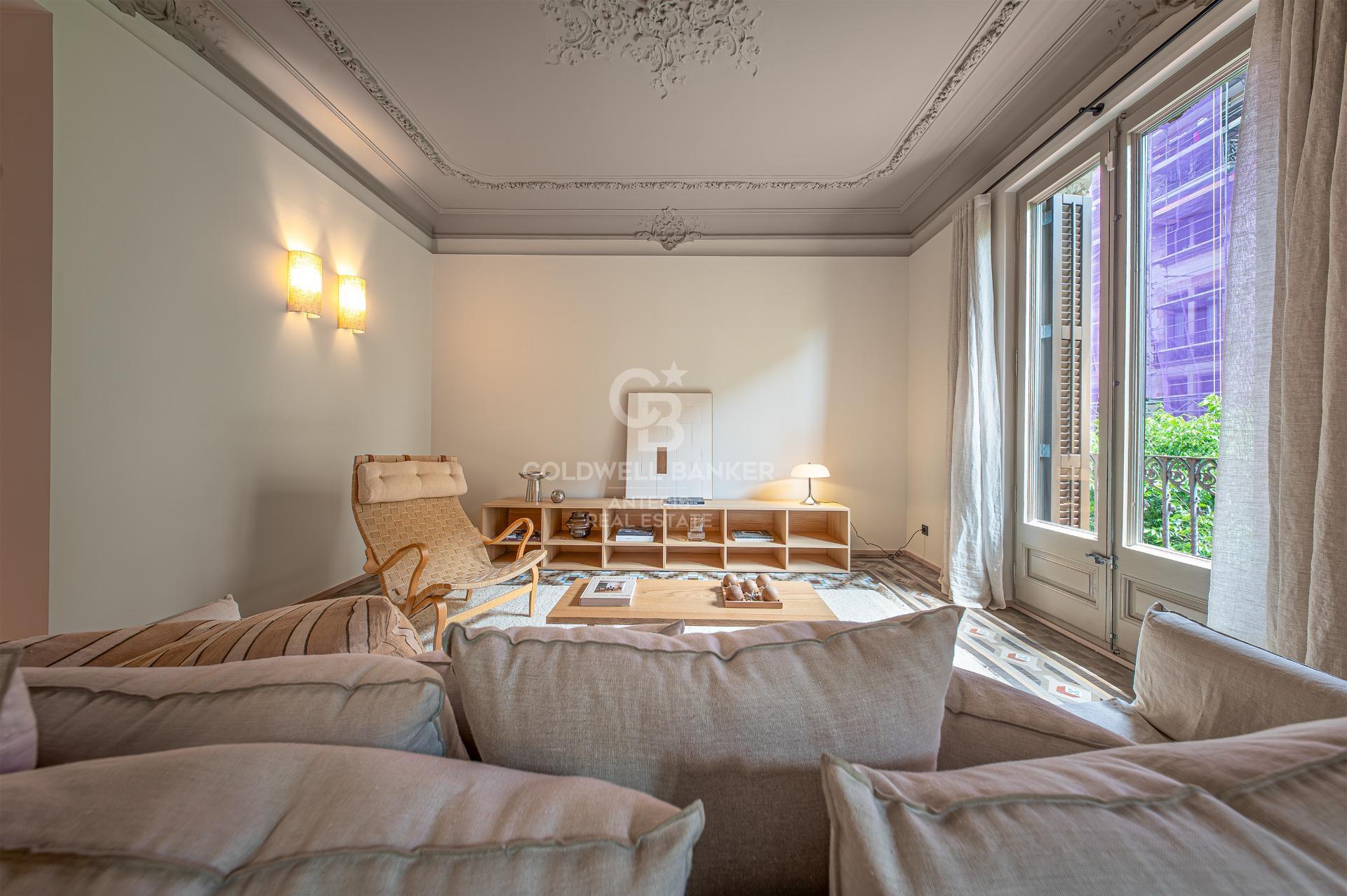 Piso en venta reformado a estrenar ubicado en el Quadrat d’Or con balcones y una pequeña terraza