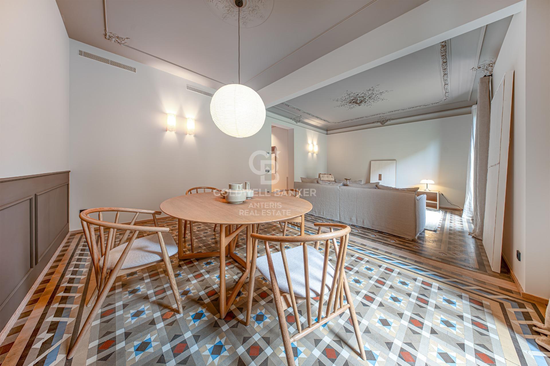 Piso en venta reformado a estrenar ubicado en el Quadrat d’Or con balcones y una pequeña terraza