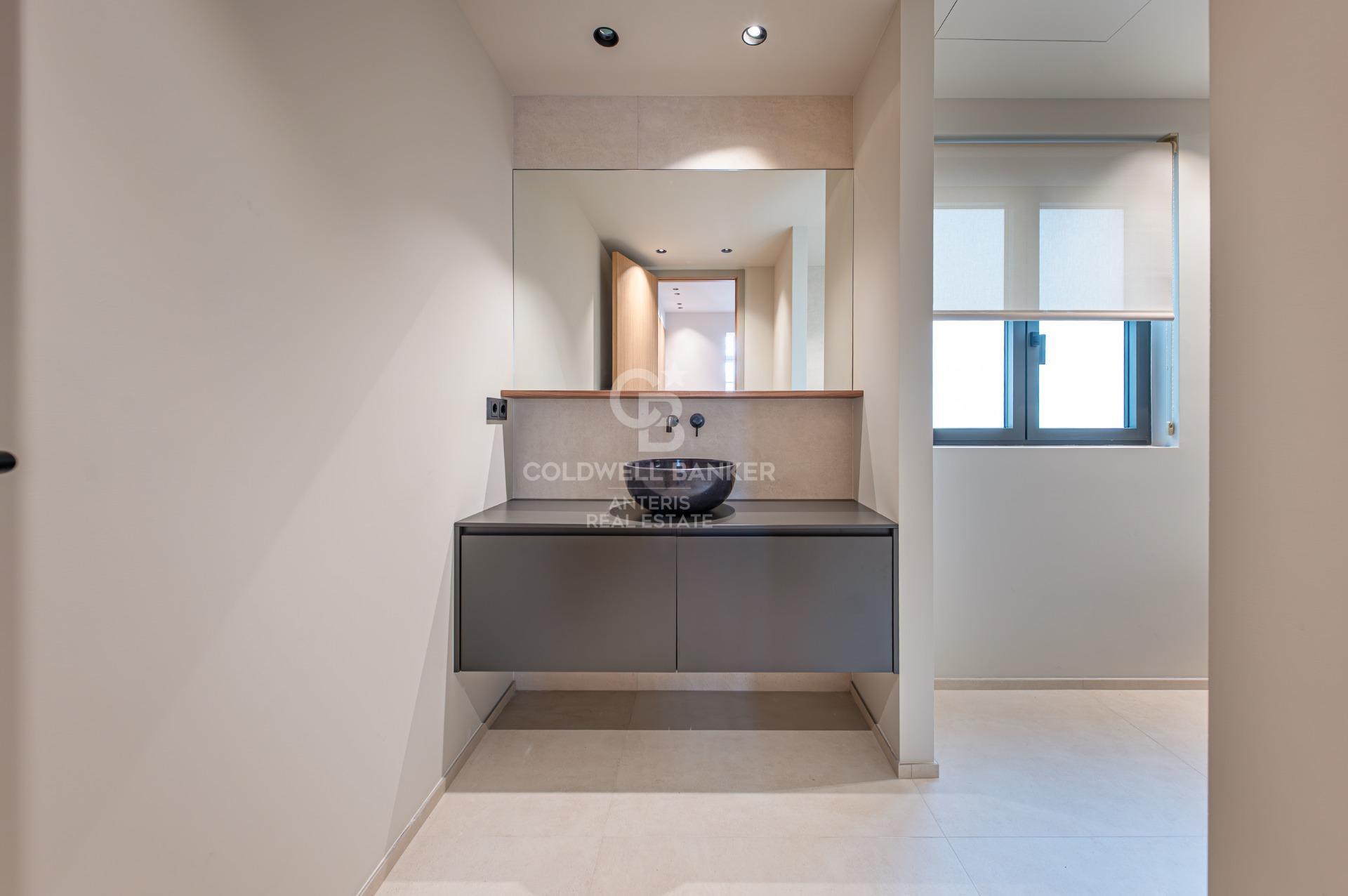 Piso en venta reformado a estrenar ubicado en el Quadrat d’Or con balcones y una pequeña terraza
