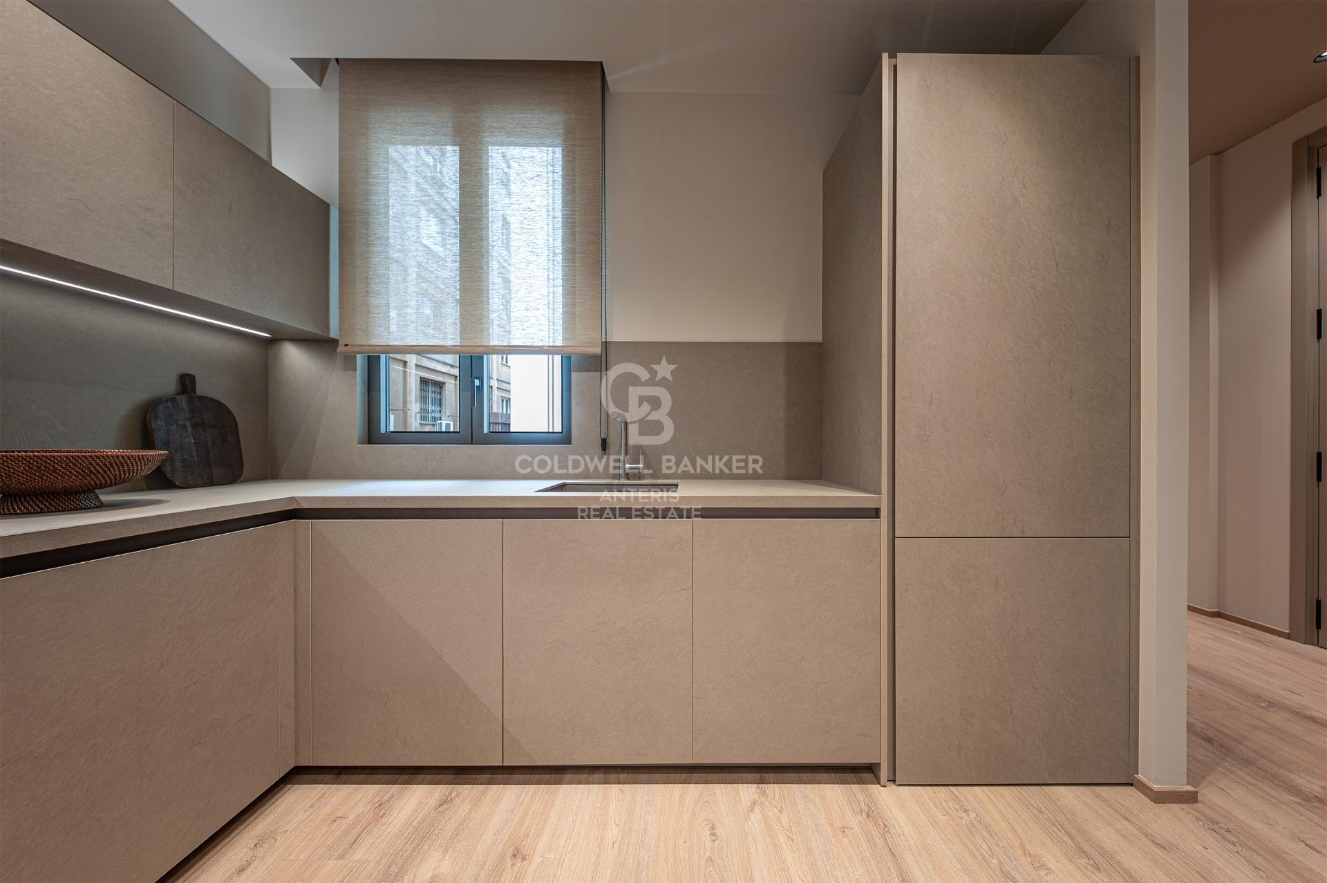 Piso en venta reformado a estrenar ubicado en el Quadrat d’Or con balcones y una pequeña terraza
