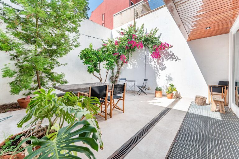 Przestronne dwupoziomowe mieszkanie w Vila de Gracia