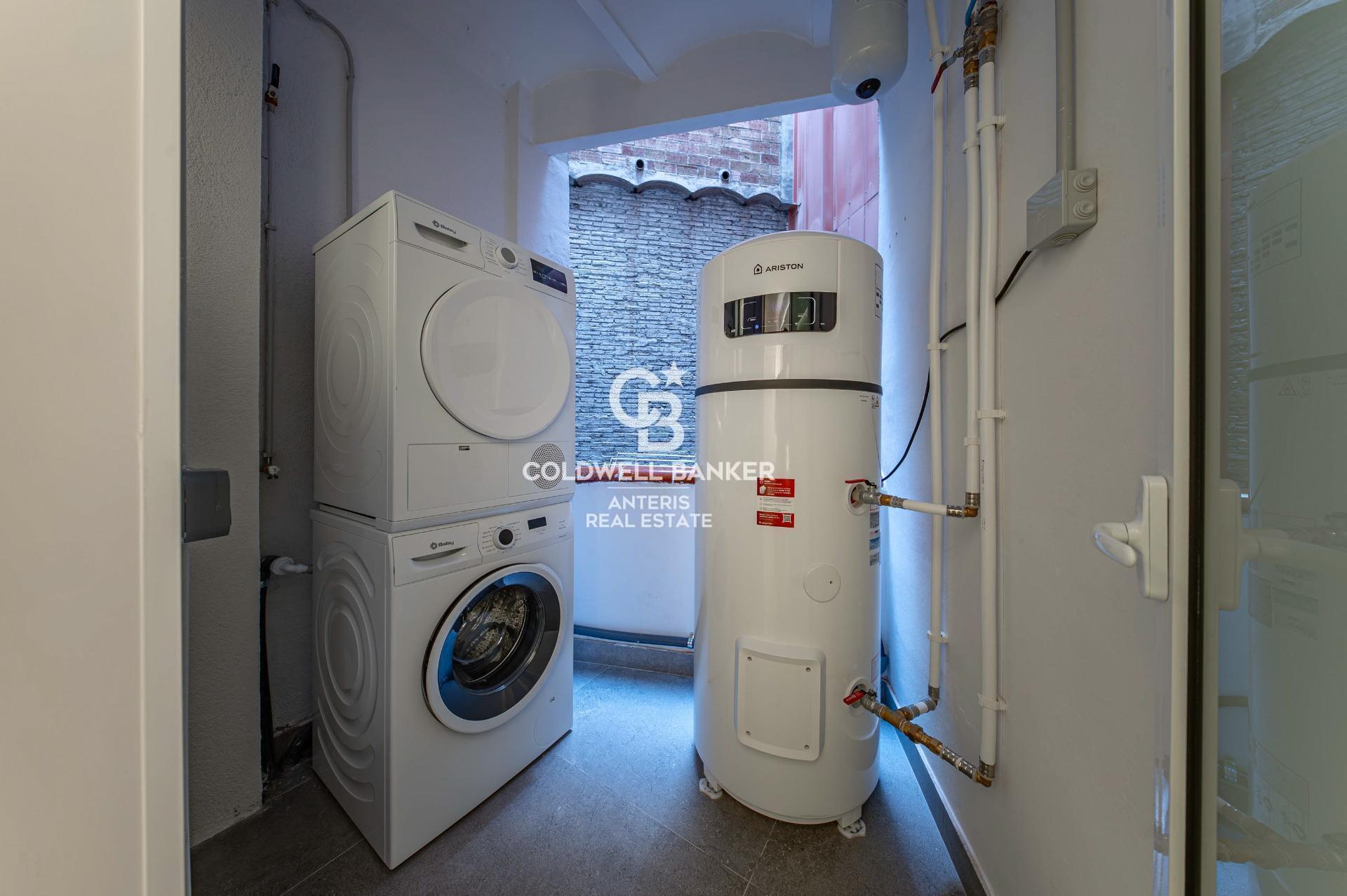 Bright renovated apartment with luxury finishes