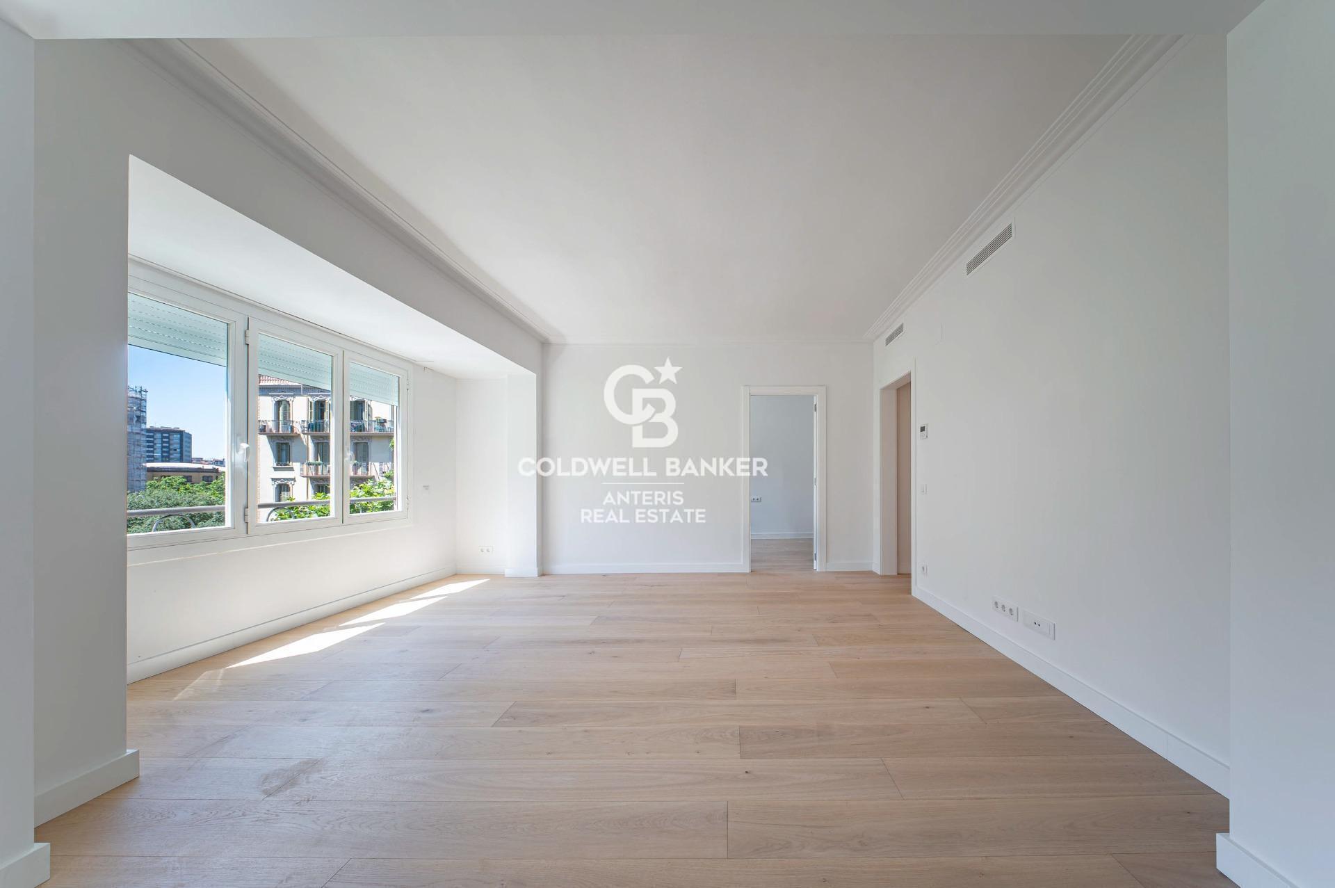 Bright renovated apartment with luxury finishes