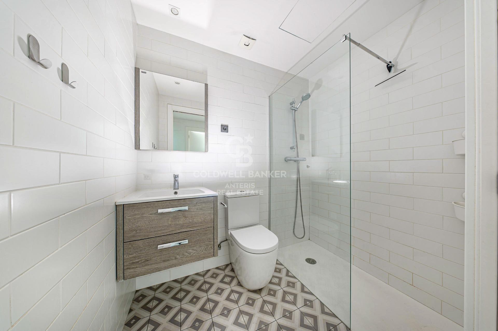 Apartment for sale in Vila de Gràcia located in a building constructed in 2018.