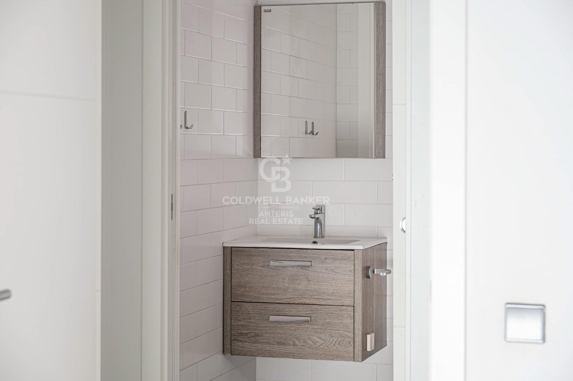 Apartment for sale in Vila de Gràcia located in a building constructed in 2018.