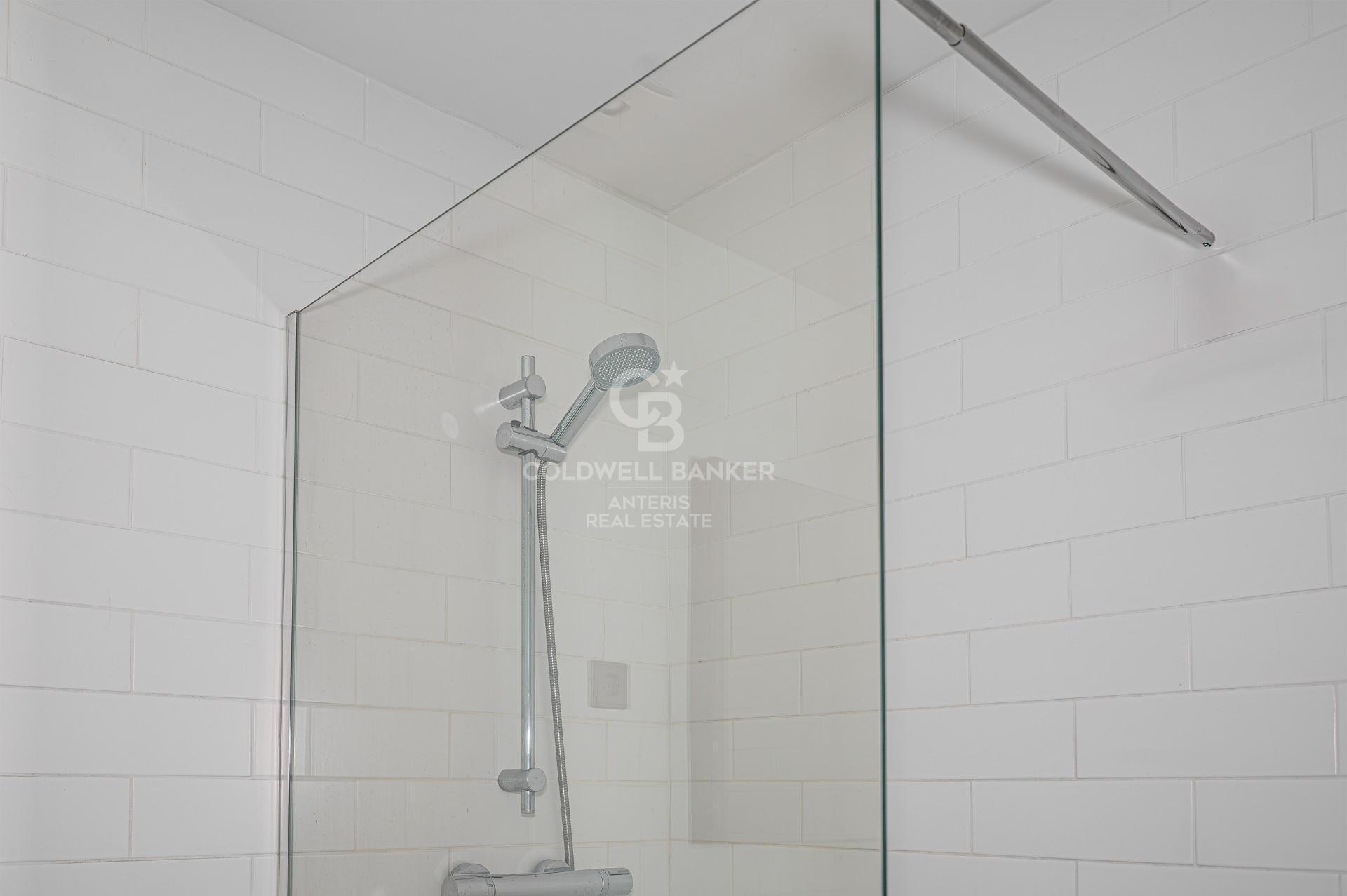 Apartment for sale in Vila de Gràcia located in a building constructed in 2018.