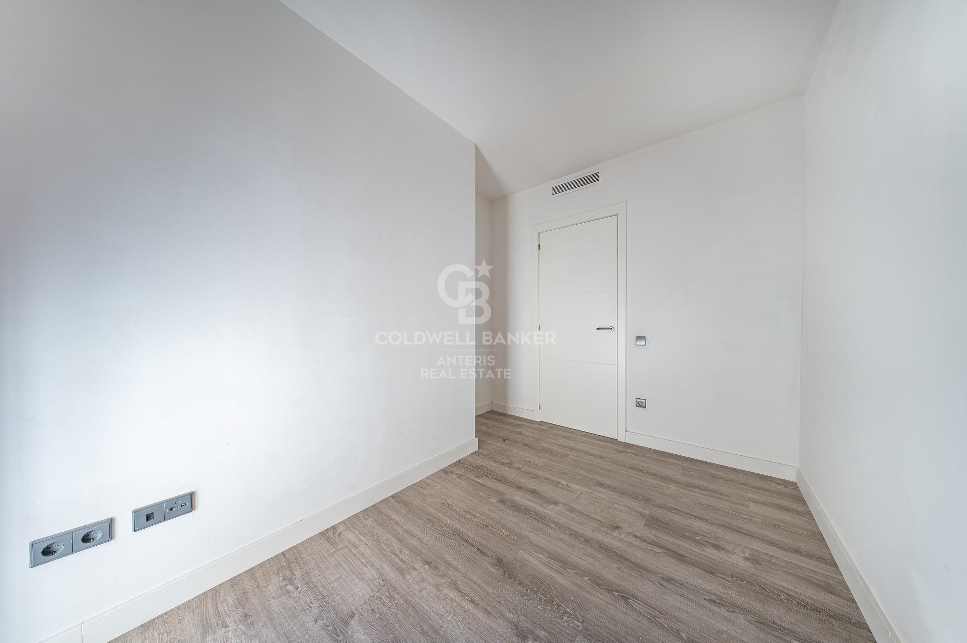 Apartment for sale in Vila de Gràcia located in a building constructed in 2018.