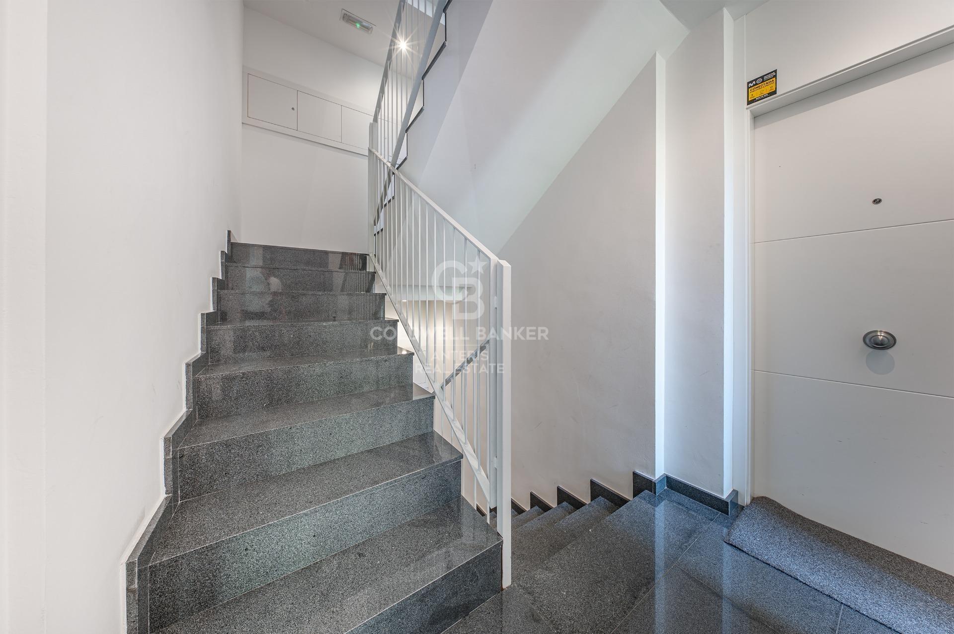 Apartment for sale in Vila de Gràcia located in a building constructed in 2018.