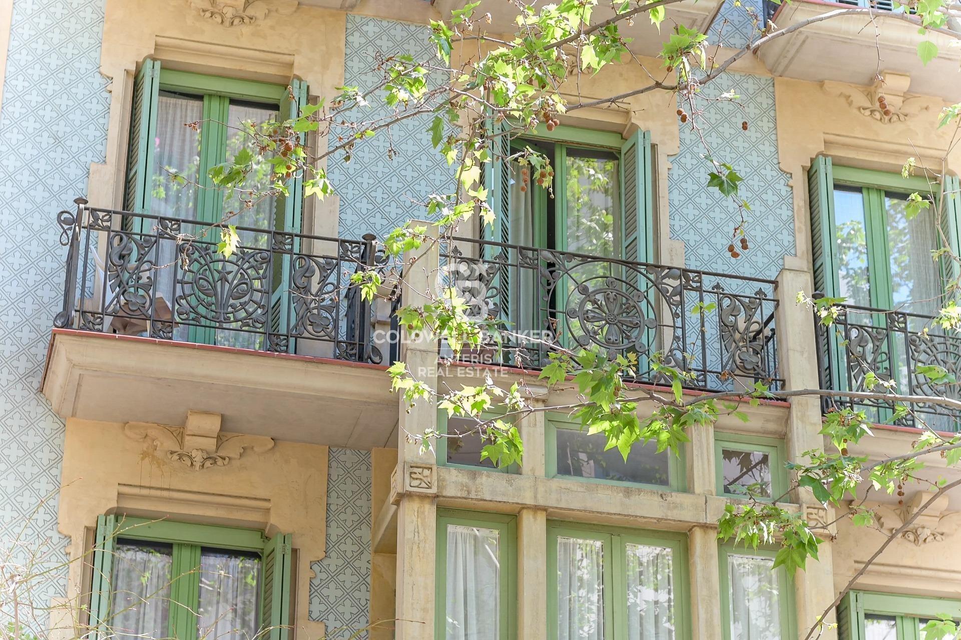 Exclusive apartment on Enric Granados – furnished and decorated with exquisite taste