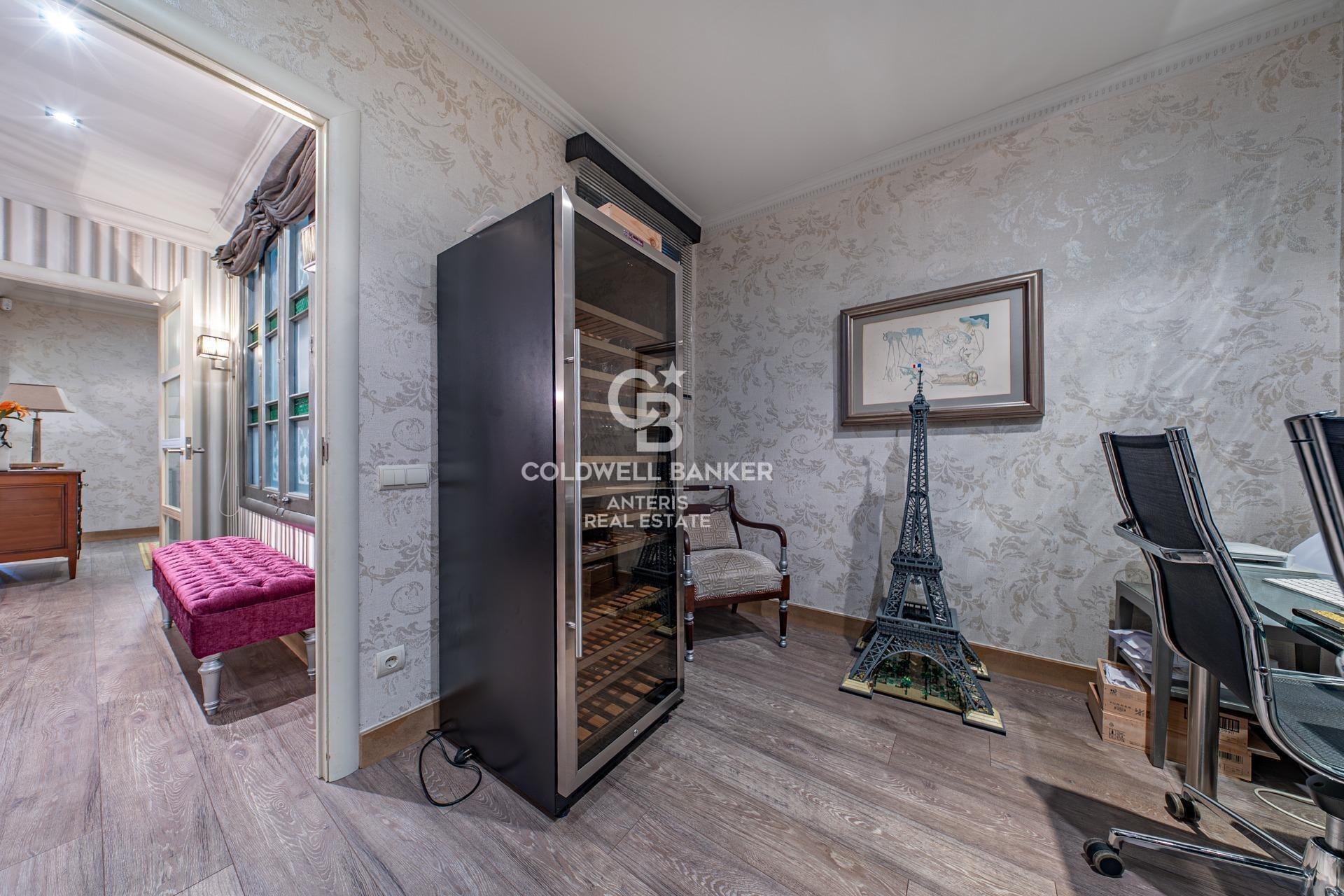 Exclusive apartment on Enric Granados – furnished and decorated with exquisite taste