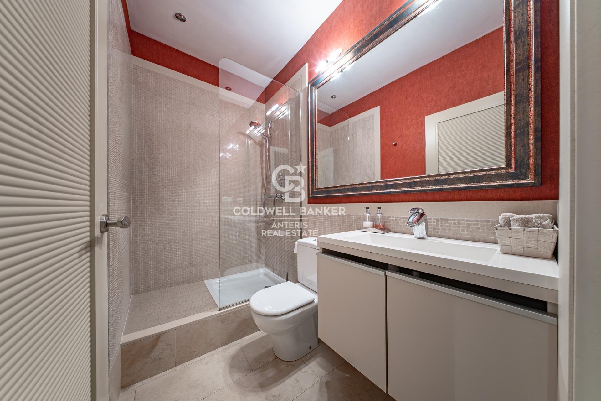 Exclusive apartment on Enric Granados – furnished and decorated with exquisite taste