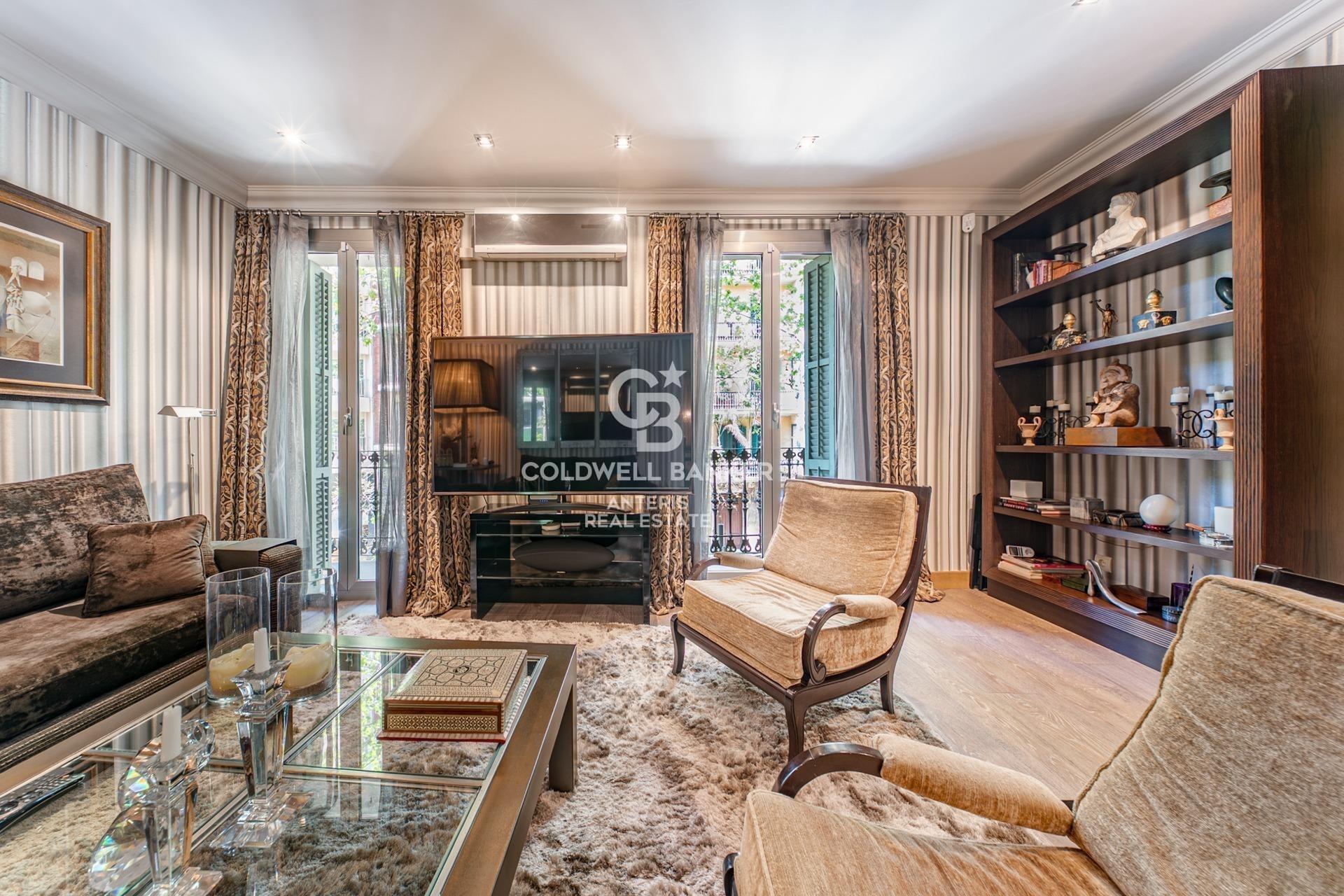 Exclusive apartment on Enric Granados – furnished and decorated with exquisite taste