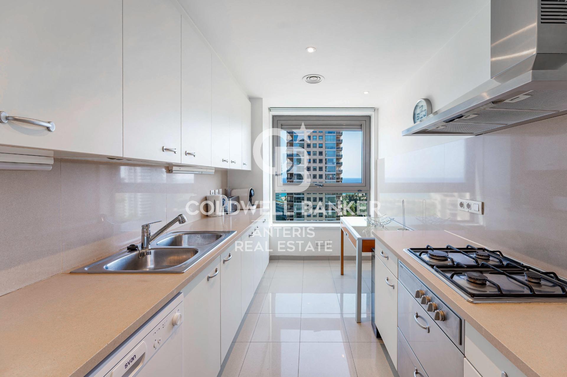 LUJO: Espectacular vivienda en planta 14 con vistas al mar, en Diagonal Mar