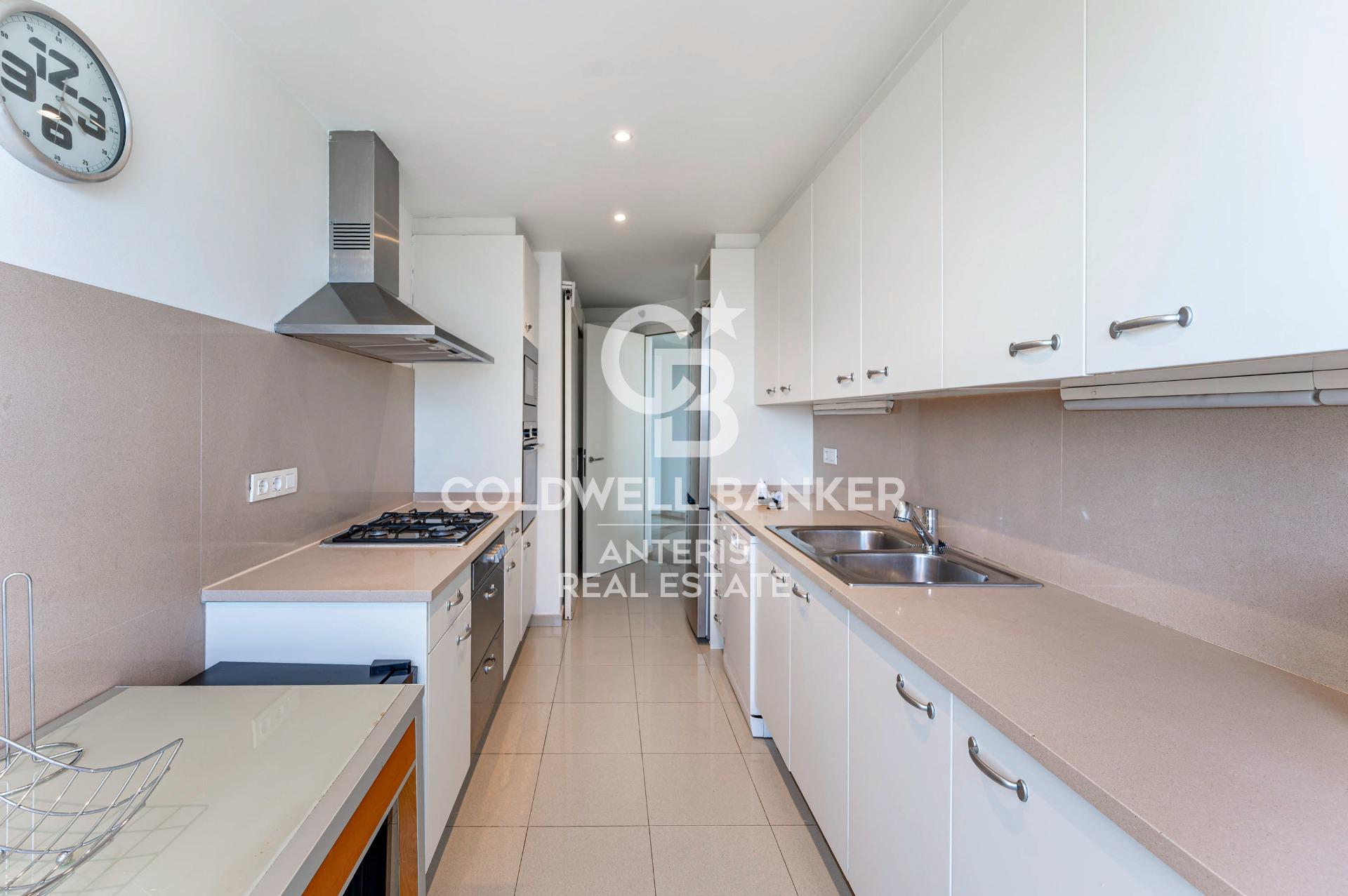 LUJO: Espectacular vivienda en planta 14 con vistas al mar, en Diagonal Mar