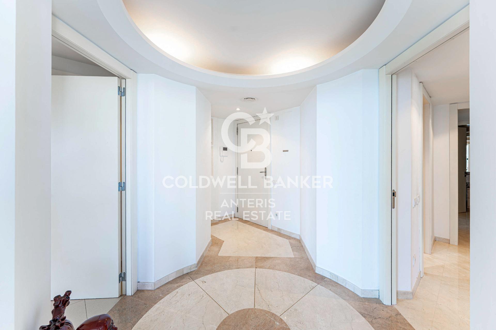 LUJO: Espectacular vivienda en planta 14 con vistas al mar, en Diagonal Mar