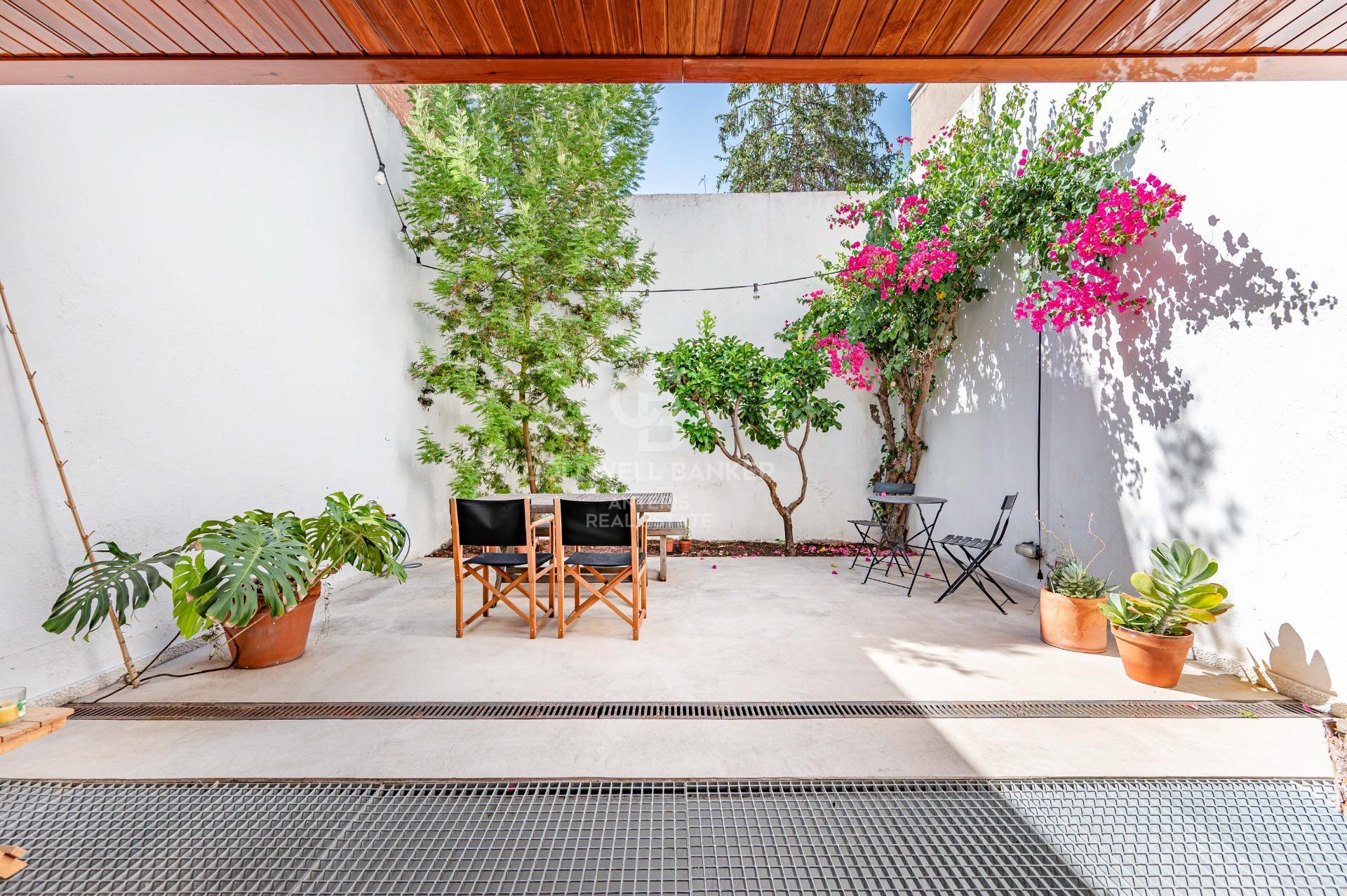 Luminoso duplex de 176m2  construidos, con terraza de 32m2, en Vila de Gracia.