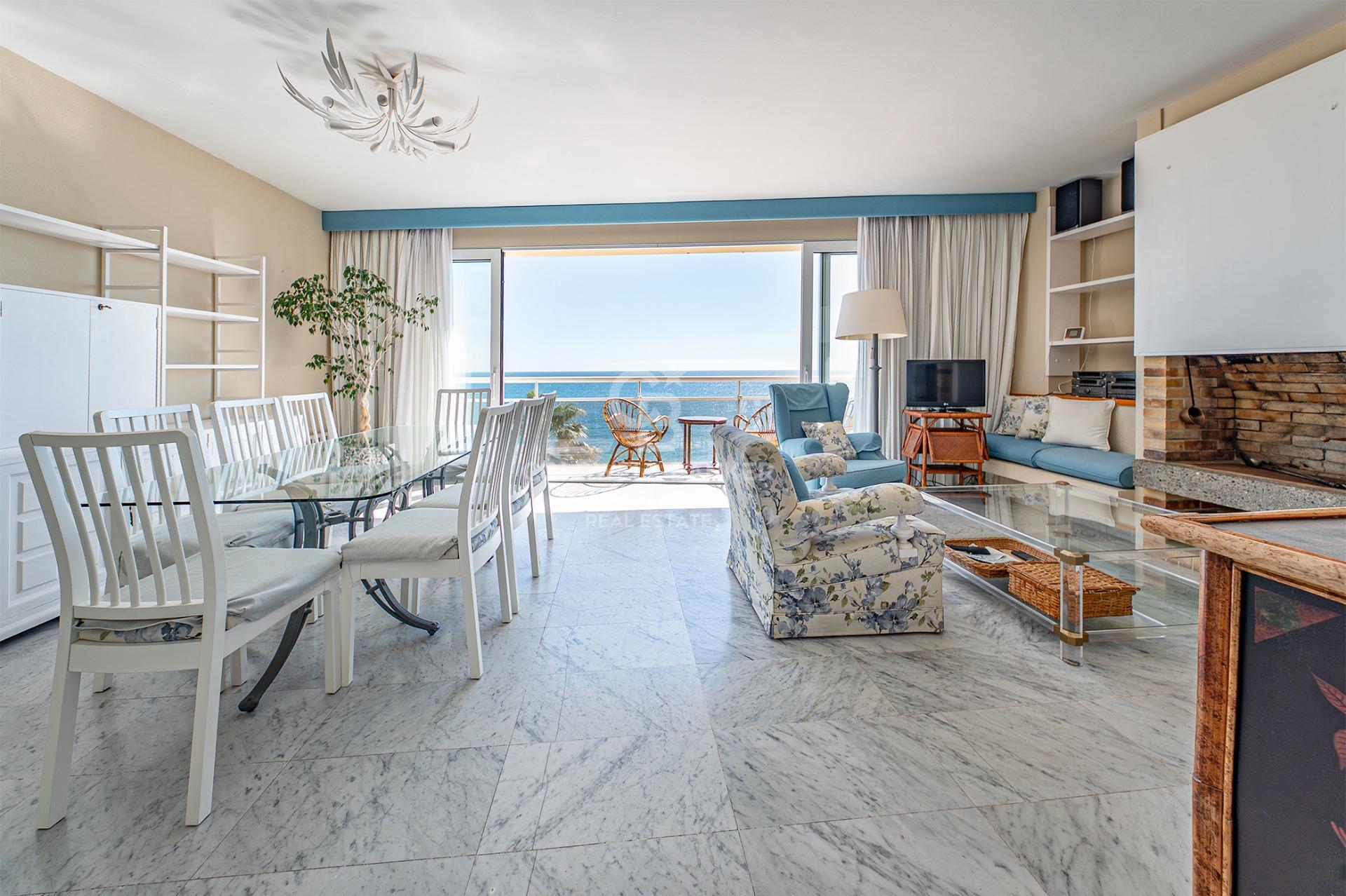 Seafront apartment with terrace and open sea views in Lloret de Mar, with the option to purchase a parking space