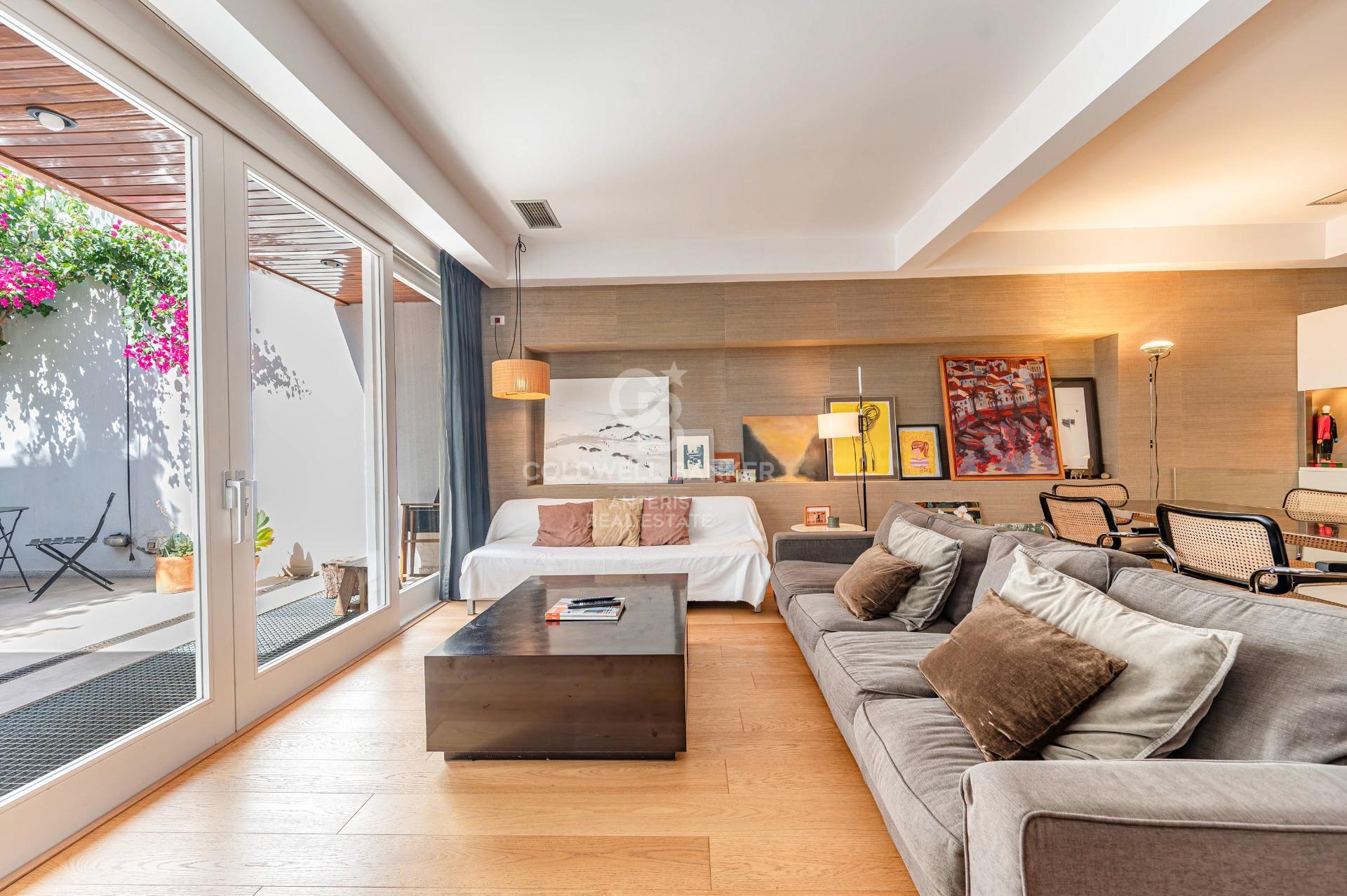 Luminoso duplex de 176m2  construidos, con terraza de 32m2, en Vila de Gracia.