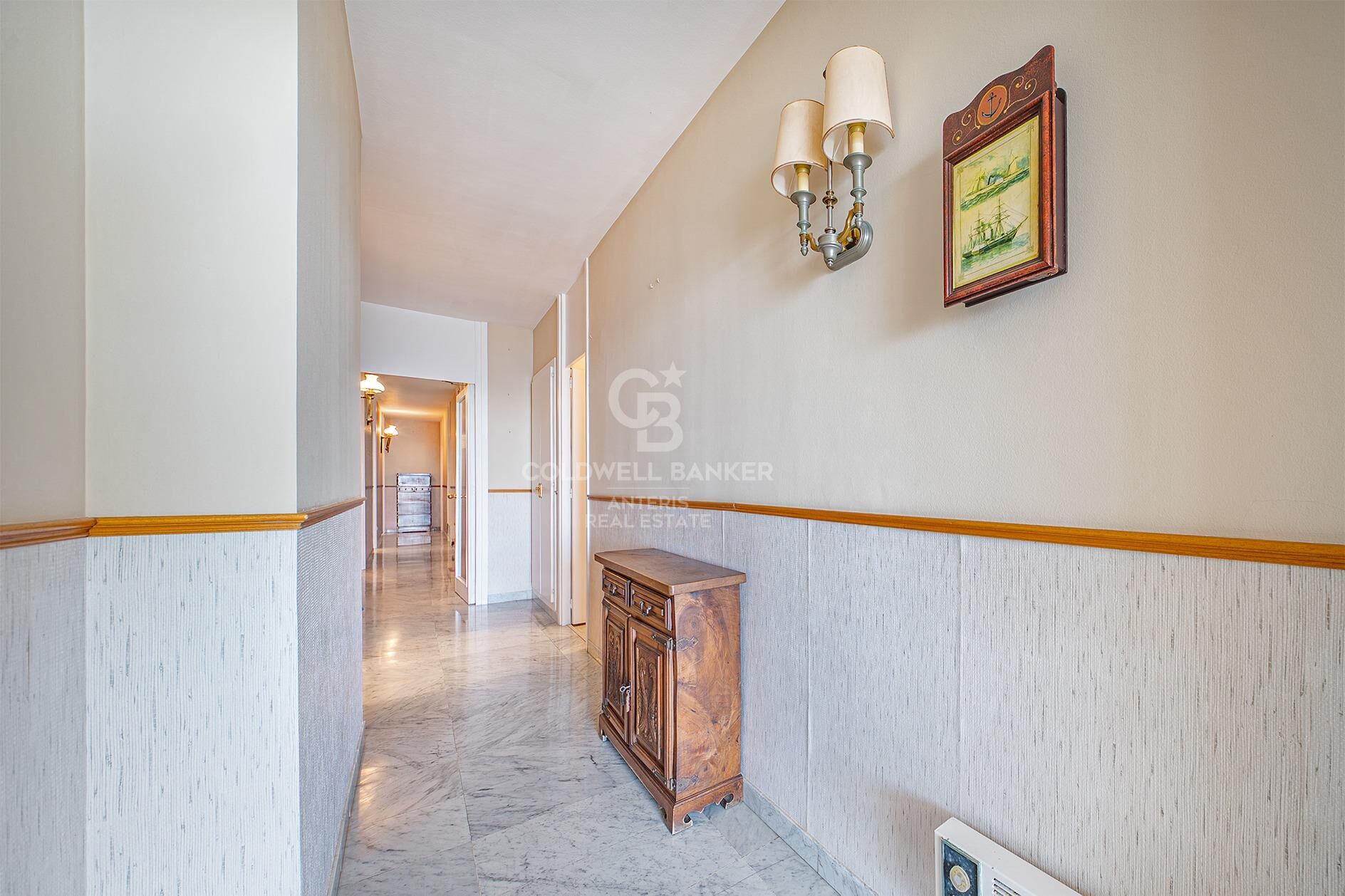 Seafront apartment with terrace and open sea views in Lloret de Mar, with the option to purchase a parking space