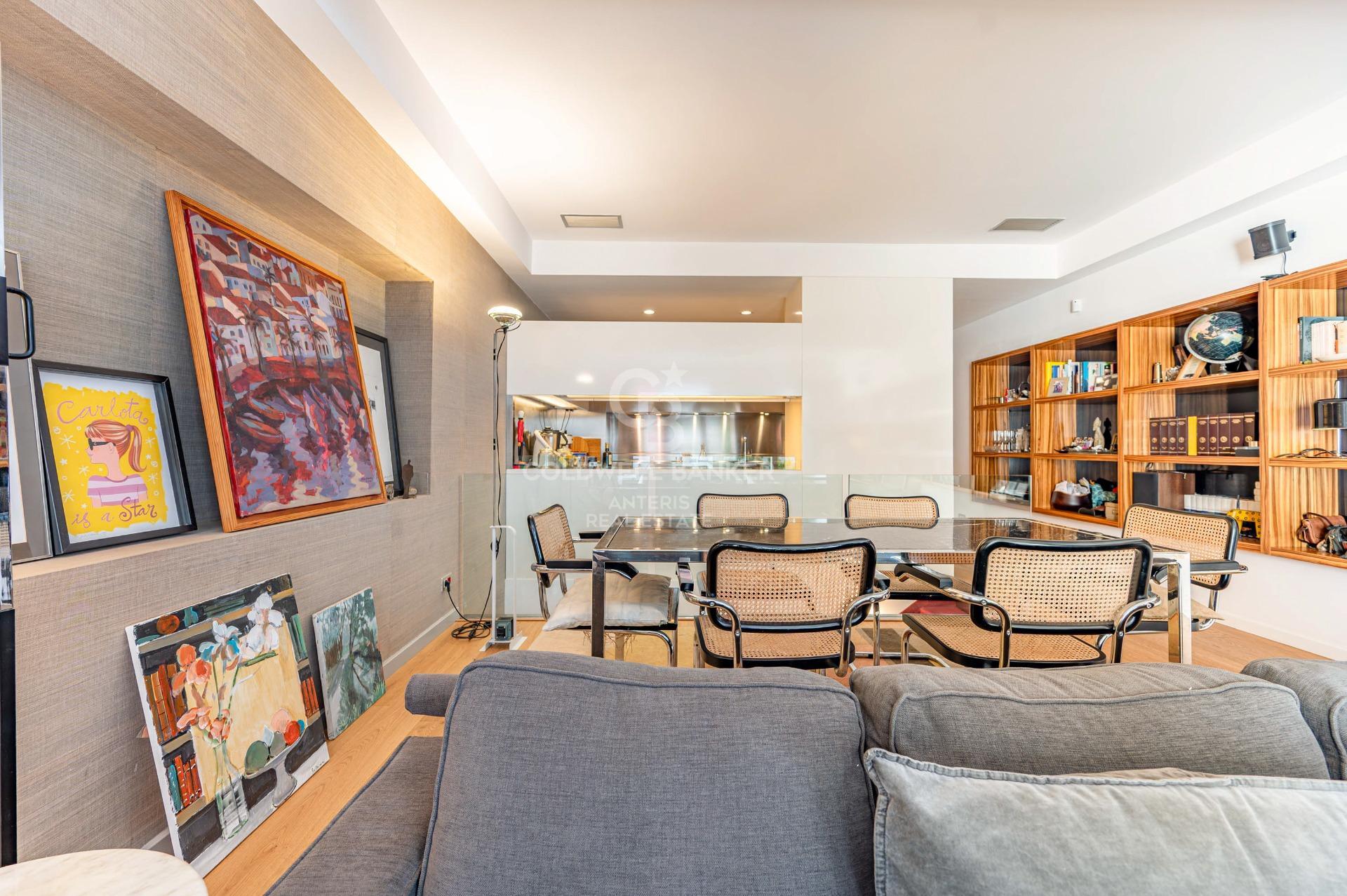 Luminoso duplex de 176m2  construidos, con terraza de 32m2, en Vila de Gracia.