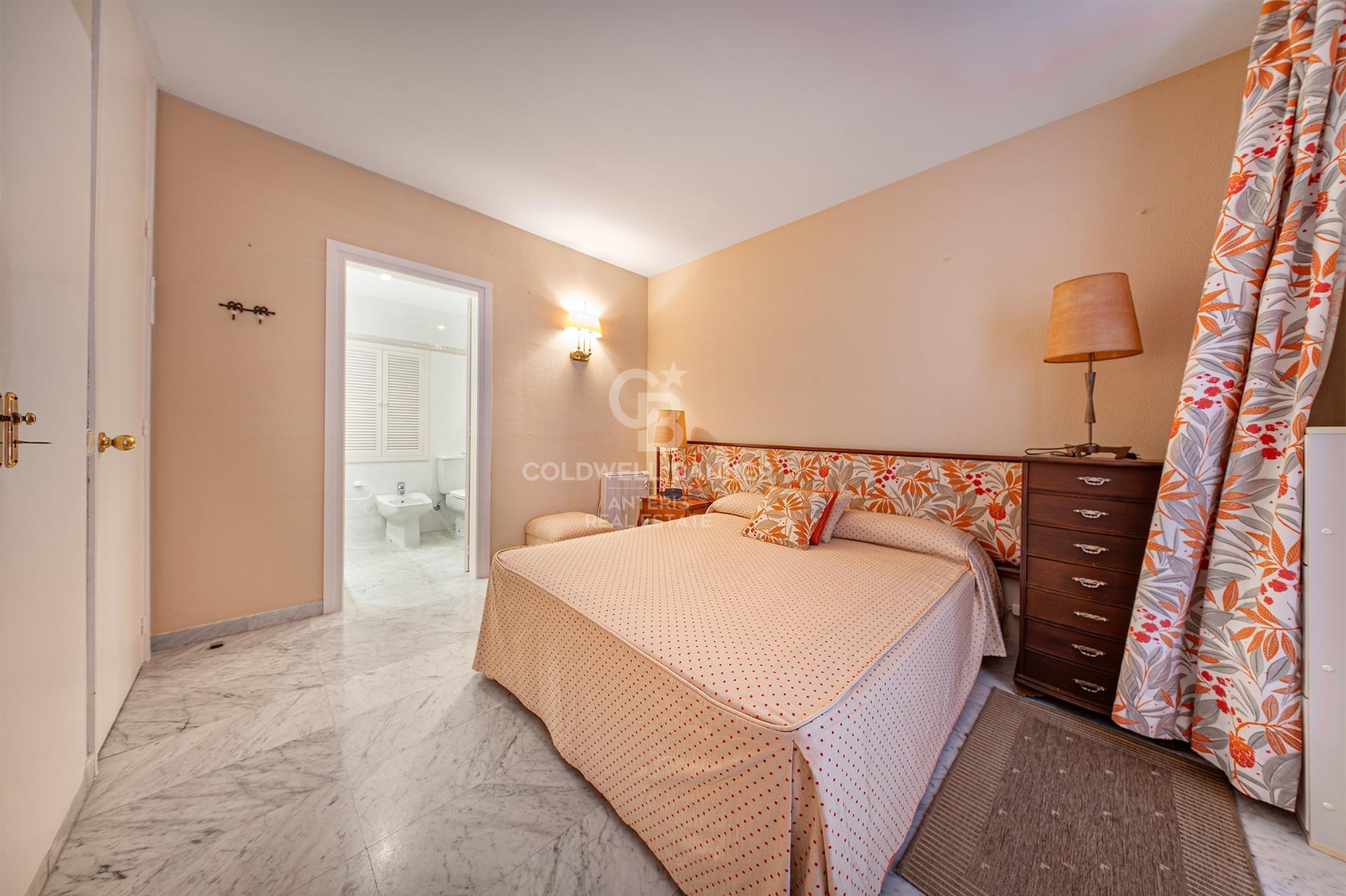 Seafront apartment with terrace and open sea views in Lloret de Mar, with the option to purchase a parking space