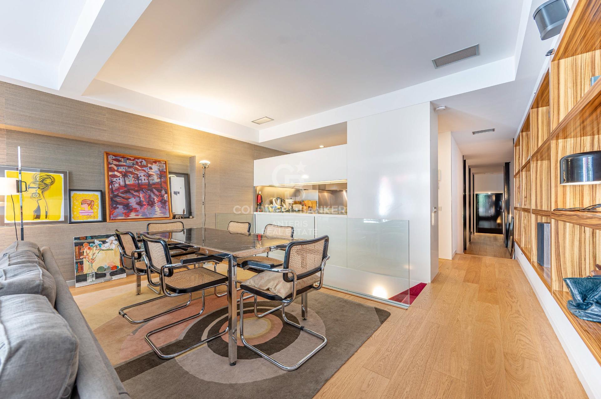 Luminoso duplex de 176m2  construidos, con terraza de 32m2, en Vila de Gracia.