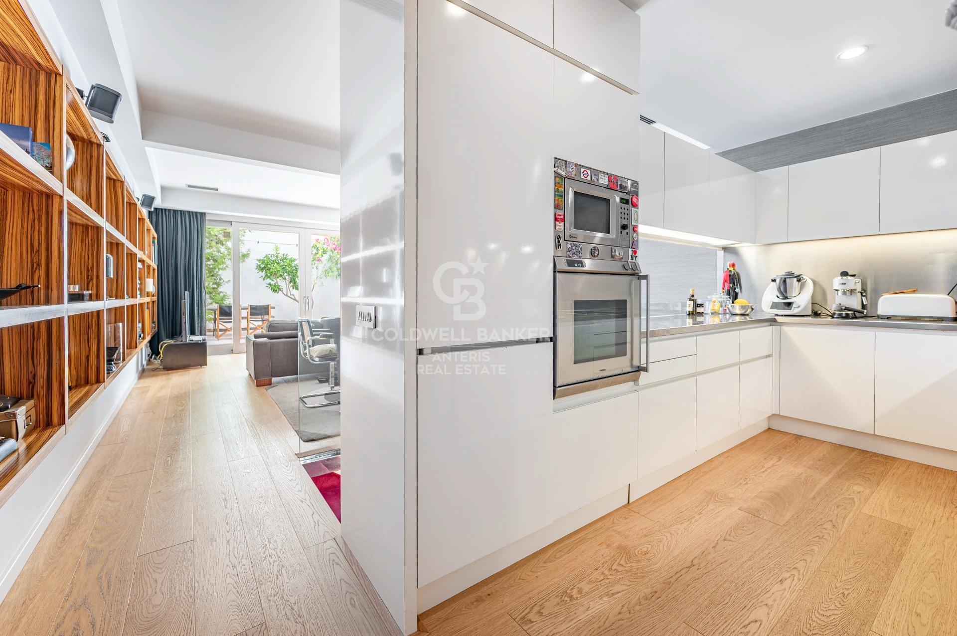 Luminoso duplex de 176m2  construidos, con terraza de 32m2, en Vila de Gracia.
