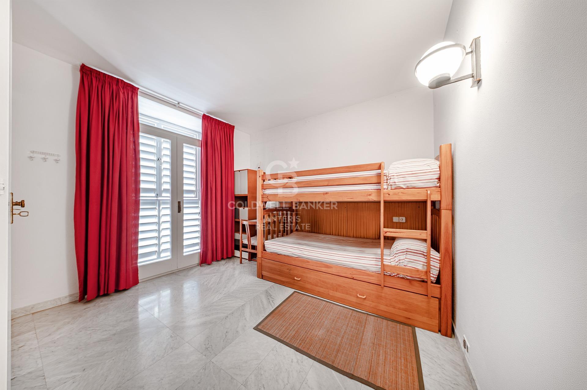 Seafront apartment with terrace and open sea views in Lloret de Mar, with the option to purchase a parking space